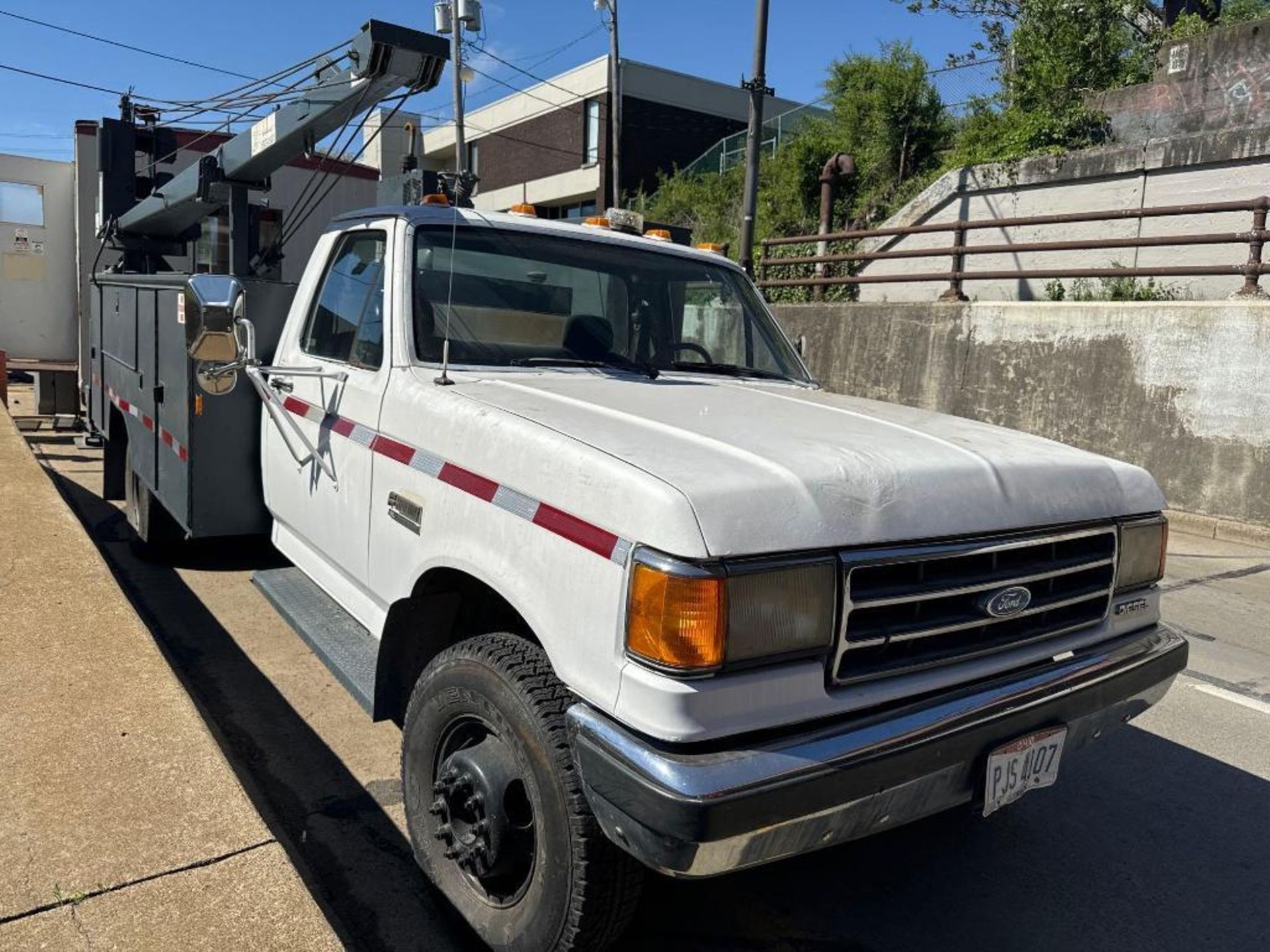 1989 Ford F-450 Diesel Service/Crane Truck (located offsite-please read full description) - Image 4 of 12