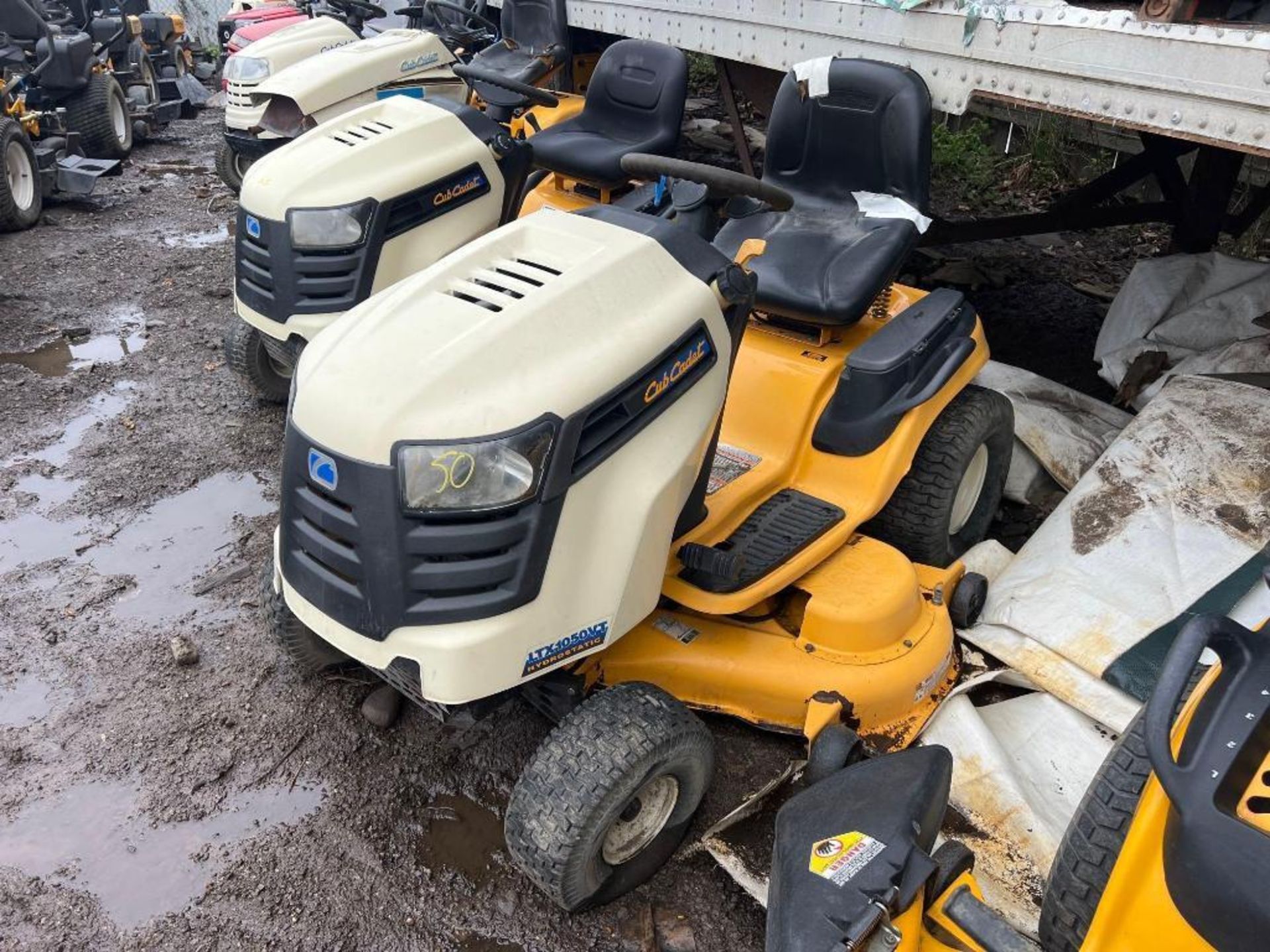 Cub Cadet LTX1050VT Riding Lawn-Mower - Image 5 of 5