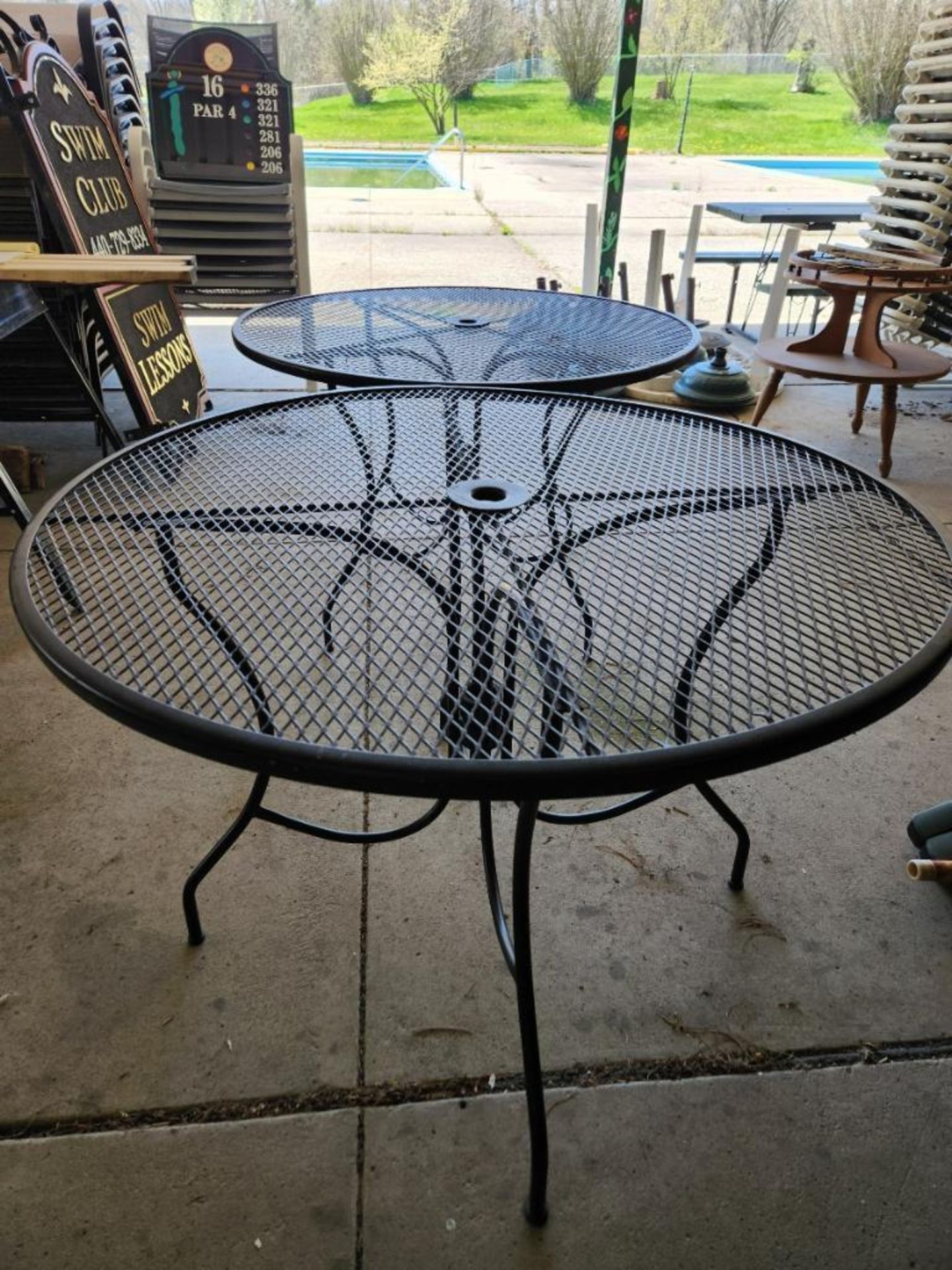 (2) Matching 42" Hampton Bay Round Metal Outdoor Patio Tables (located off-site, please read - Bild 2 aus 3