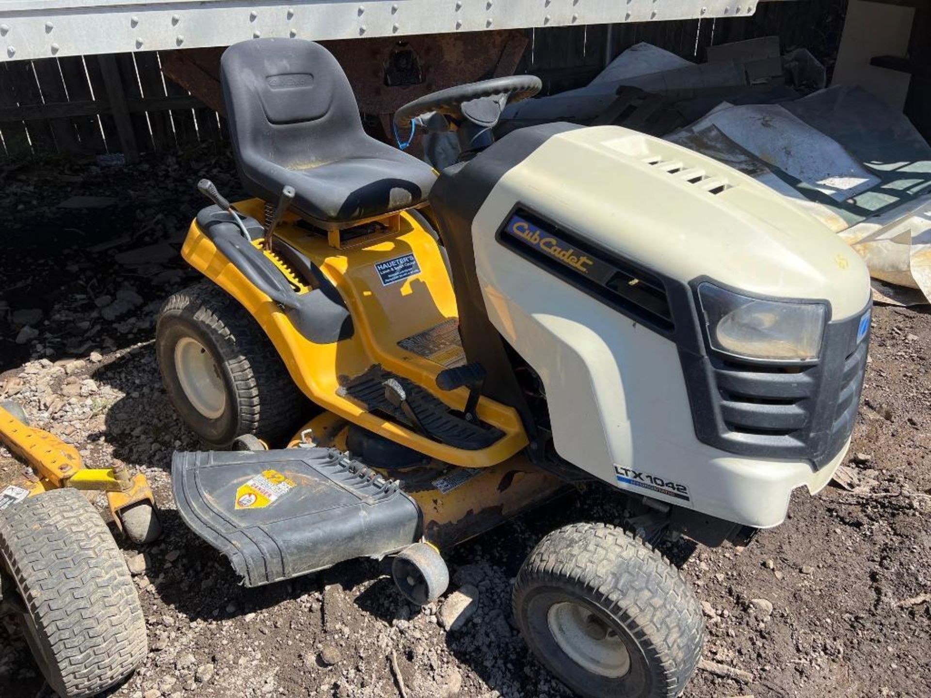 Cub Cadet LTX 1042 Riding Lawn-Mower