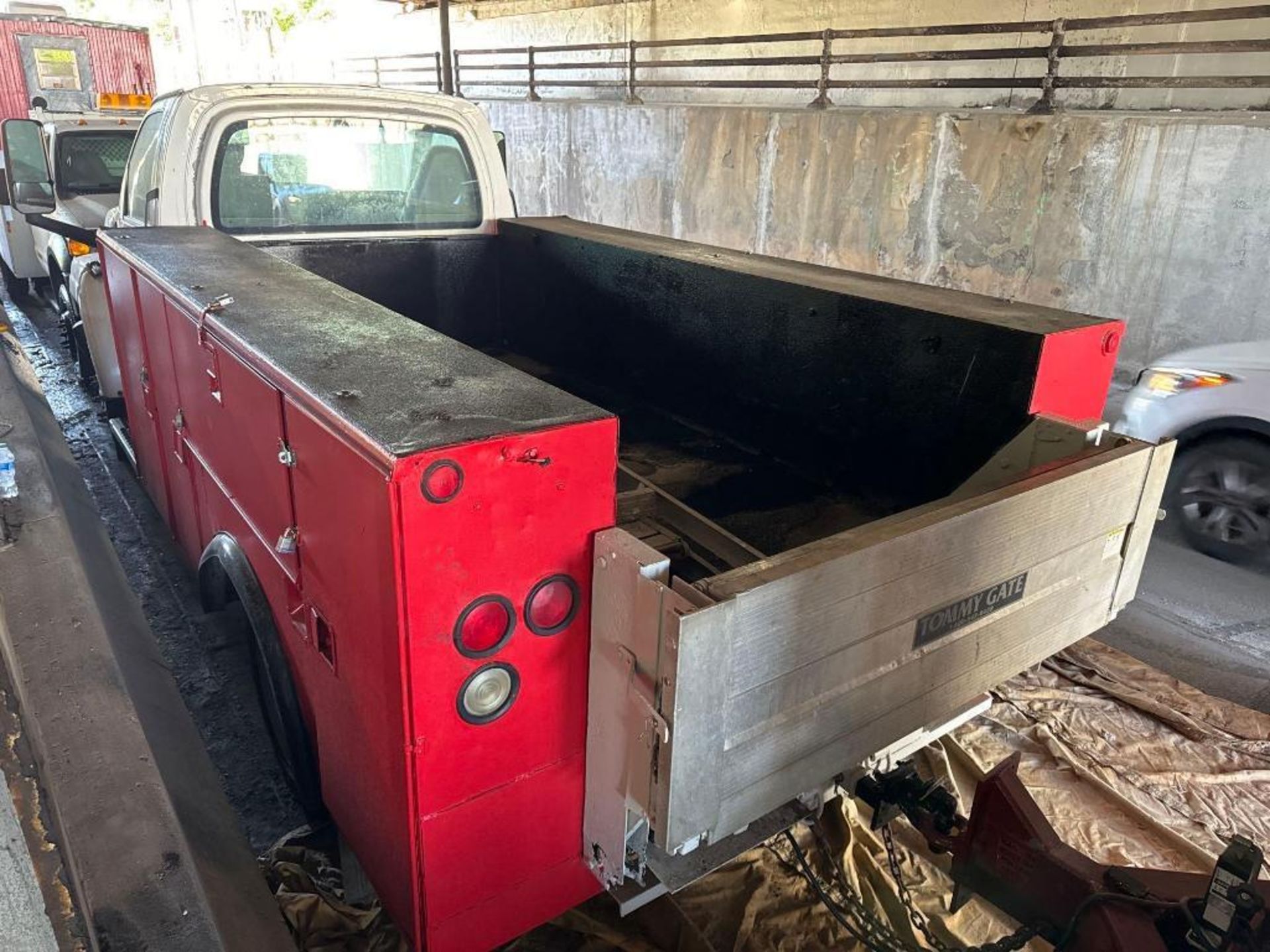 2005 Chevrolet C4500 Diesel Service Truck (located offsite-please read full description) - Image 7 of 12