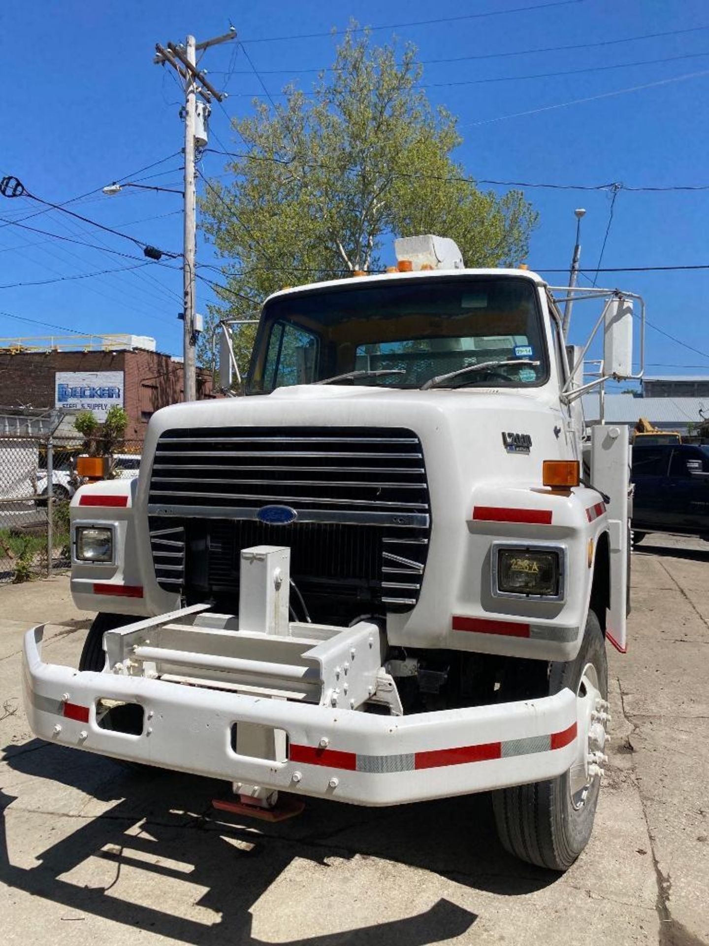 1994 Ford LN7000 60ft Bucket Truck (located offsite-please read full description) - Image 2 of 26