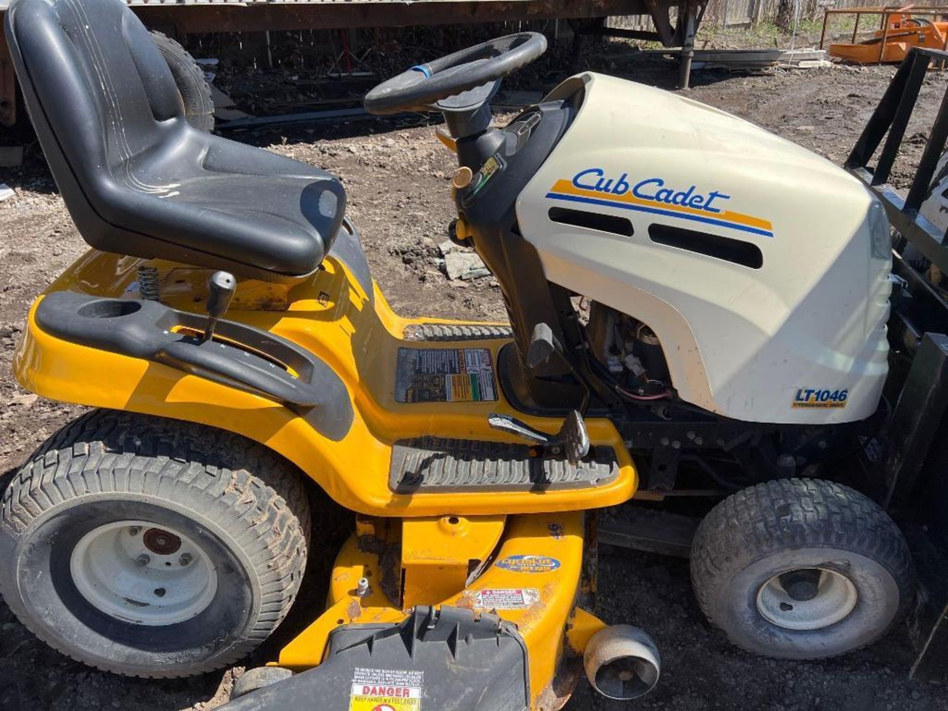 Cub Cadet LT1046 Riding Lawn-Mower