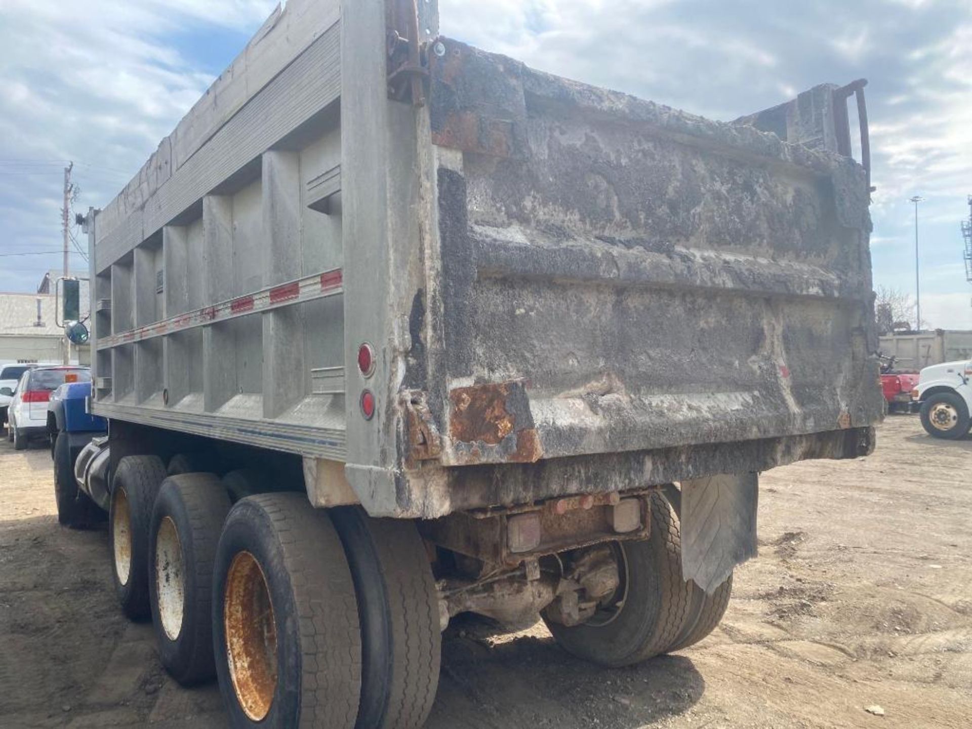 1997 Mack RD600 Tri-Axle Dump Truck - Image 8 of 14