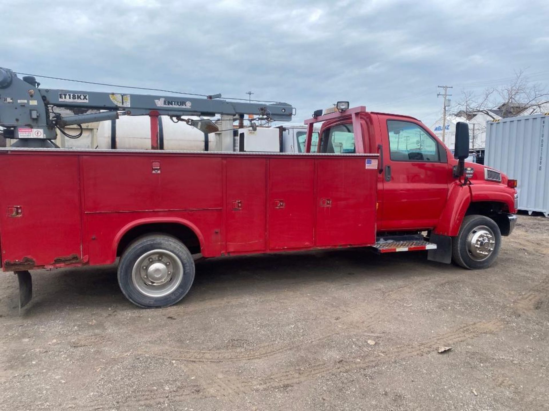 2005 Chevrolet 5500 Service Truck - Image 14 of 18