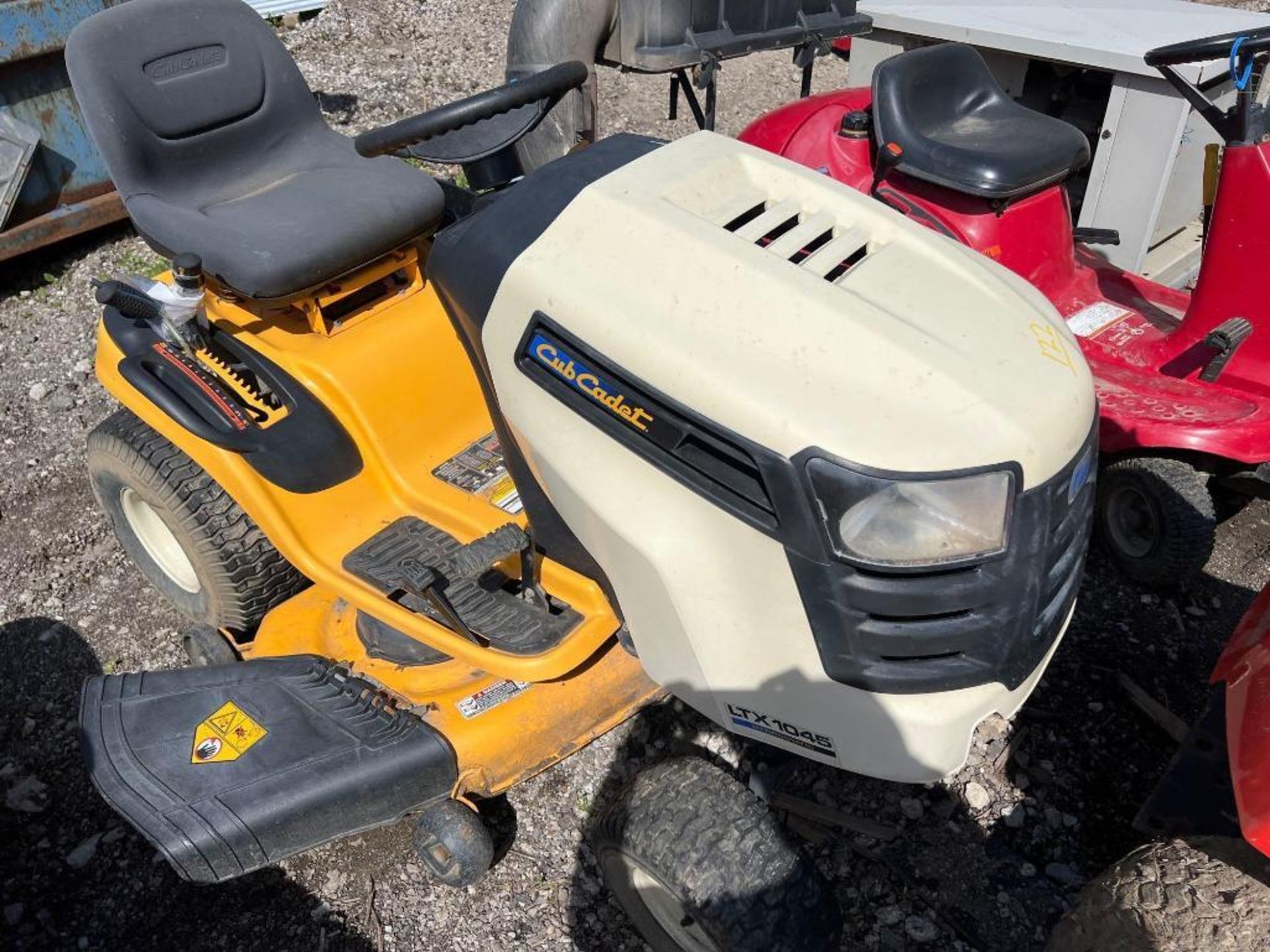 Cub Cadet LTX 1045 Riding Lawn-Mower - Image 3 of 4