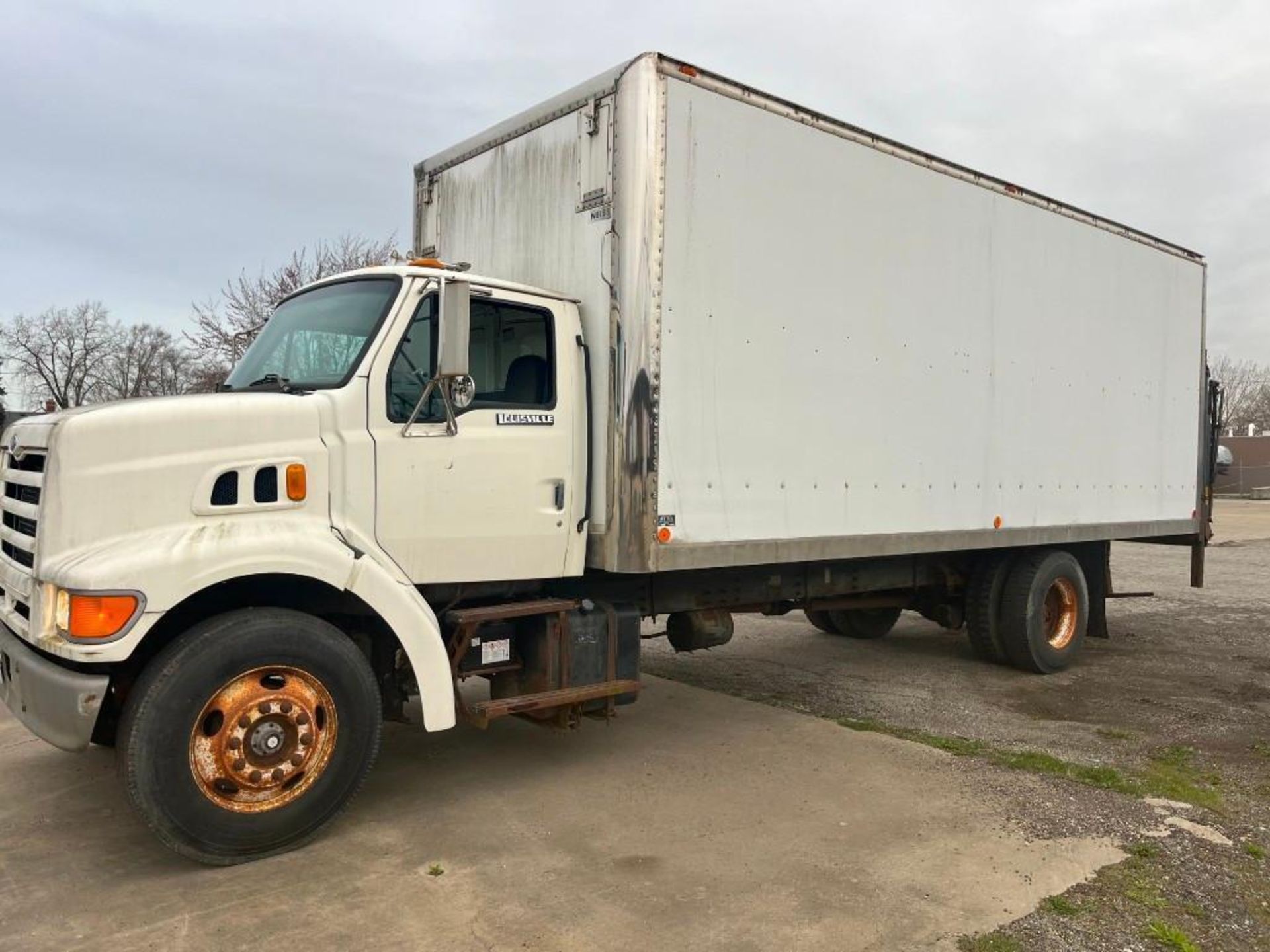 1997 Ford L8501 Louisville 101 Truck (located off-site, please read description)