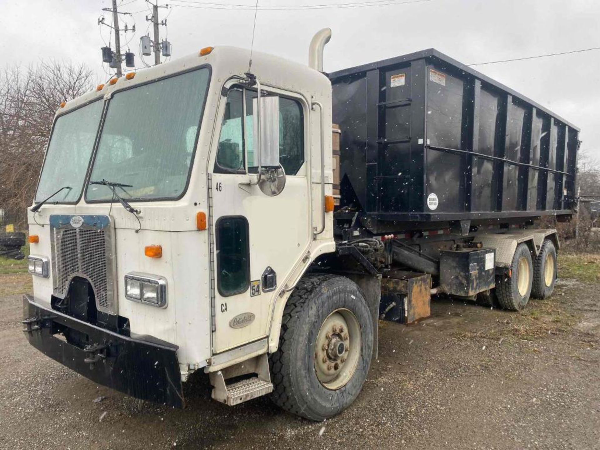 1999 Peterbilt 320 Rolloff Truck - Image 2 of 17