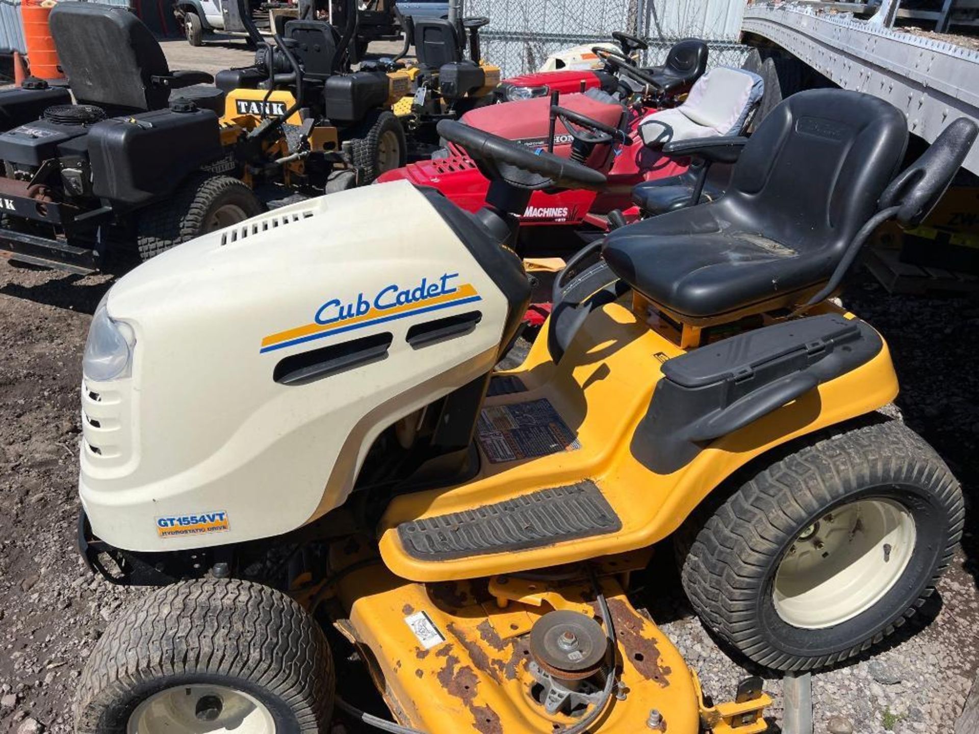 Cub Cadet GT1554VT Riding Lawn-Mower - Image 2 of 5