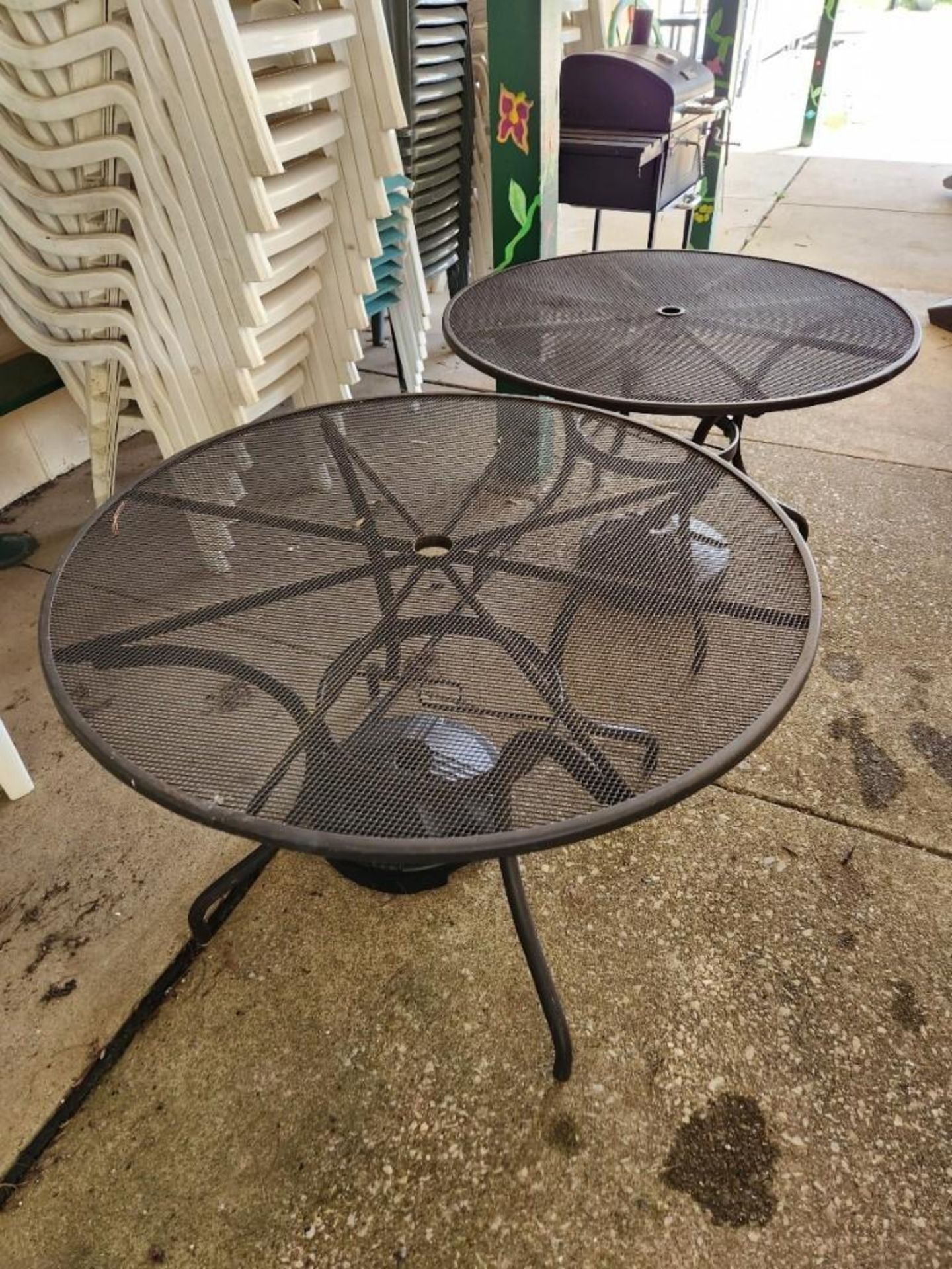(2) Matching 42" Hampton Bay Round Metal Outdoor Patio Tables w/ Umbrella Bases (located off-site, - Bild 2 aus 3