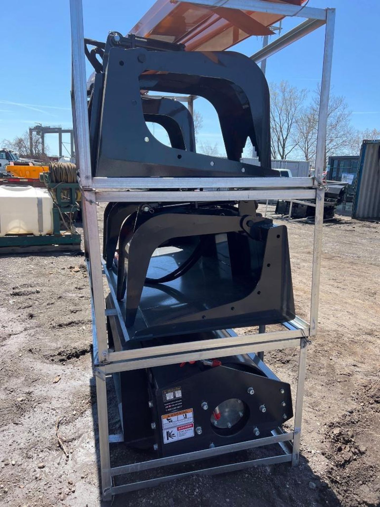 New Wolverine Skid Steer Hydraulic Grapple Bucket - Image 4 of 4