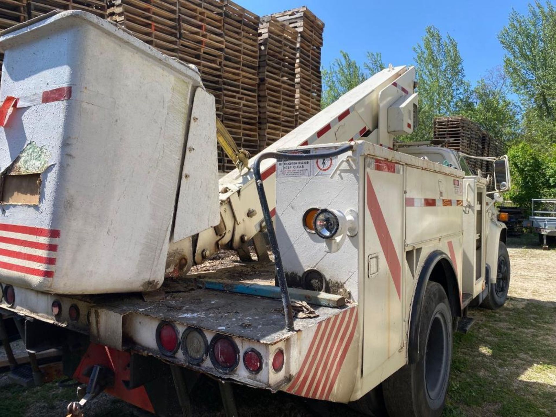 1988 GMC C7000 Bucket Truck (located offsite-please read full description) - Image 11 of 12