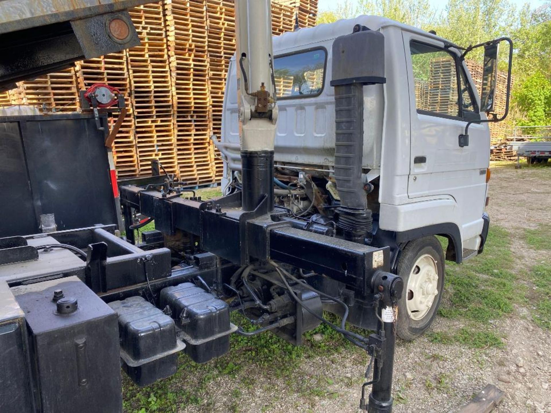 1993 Isuzu Diesel Knuckle Boom/Dump Truck (located offsite-please read full description) - Image 3 of 11