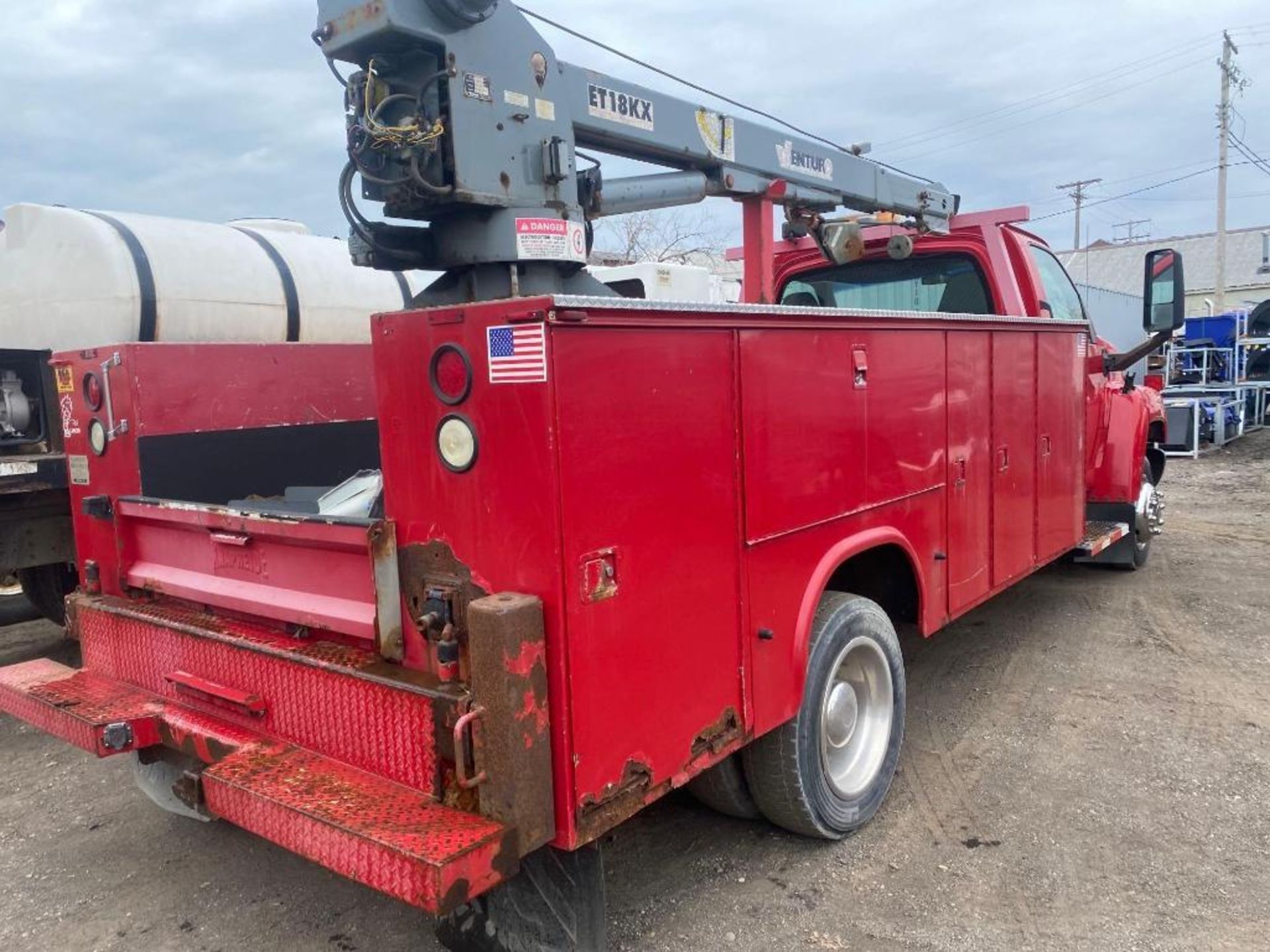 2005 Chevrolet 5500 Service Truck - Image 13 of 18