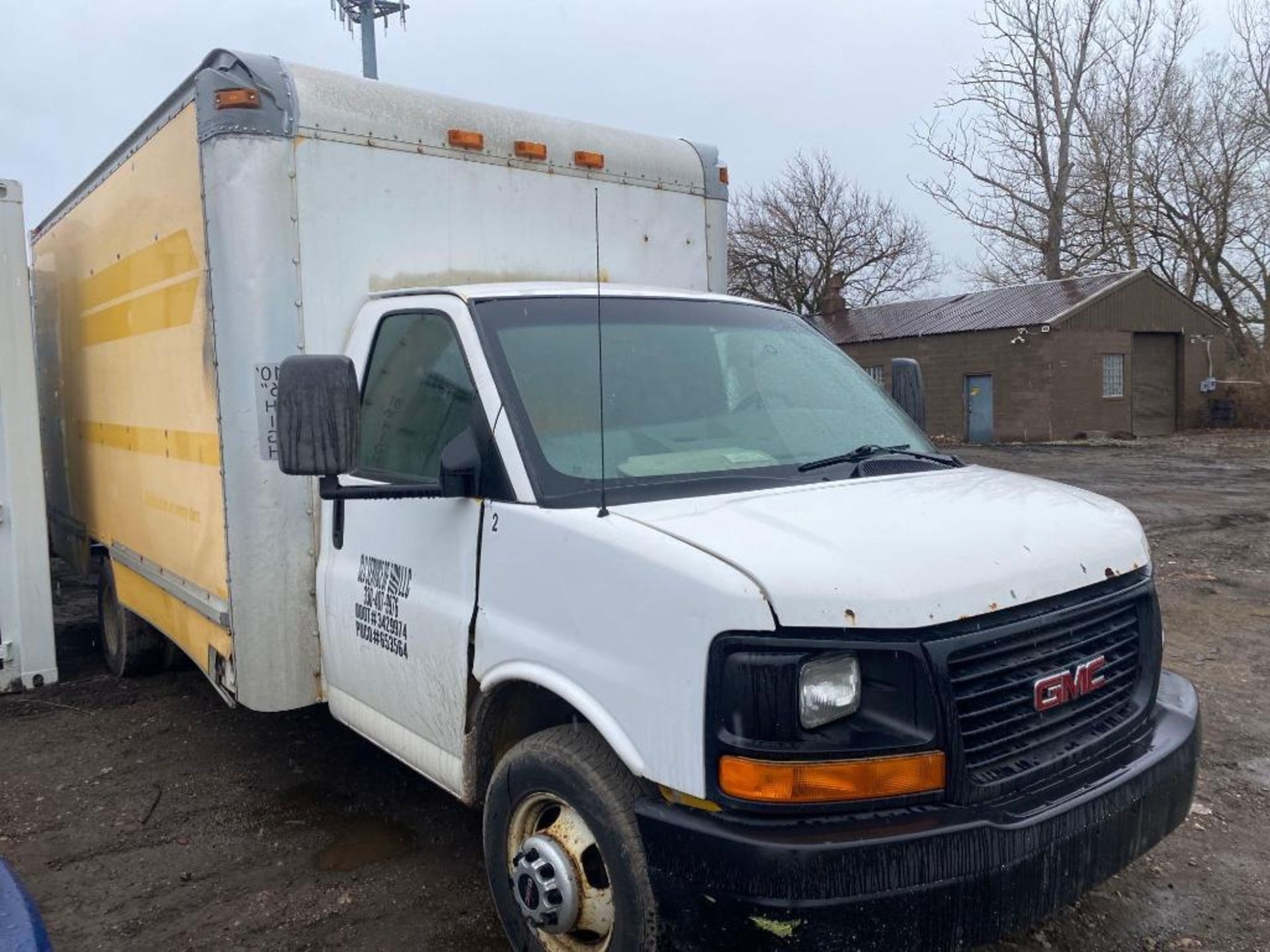 2009 GMC Savanna 16ft Cutaway Van - Image 3 of 10