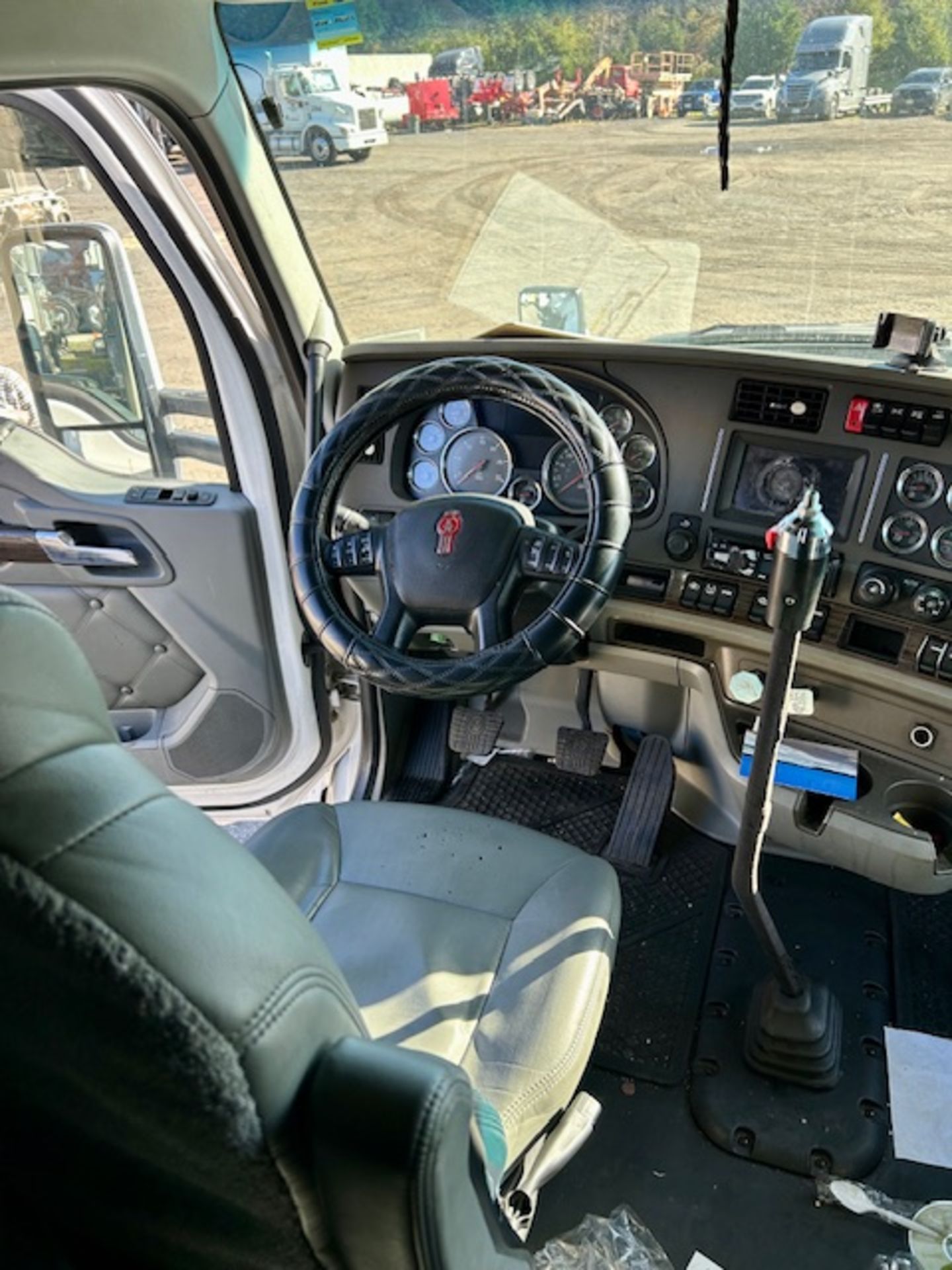 2018 Kenworth Tractor - Image 12 of 23