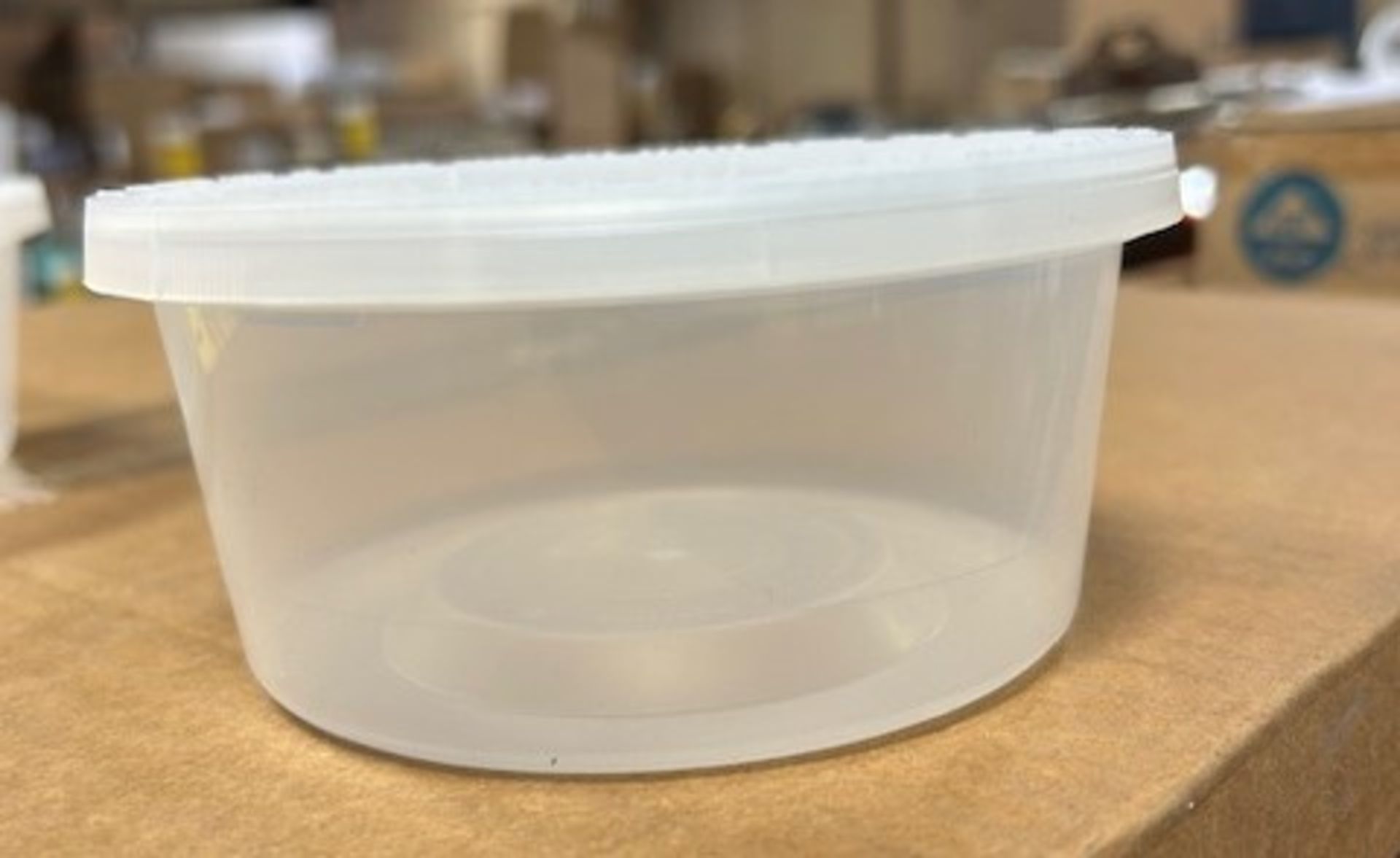 LOT - (1000) 8 Oz. Deli Container with Lid