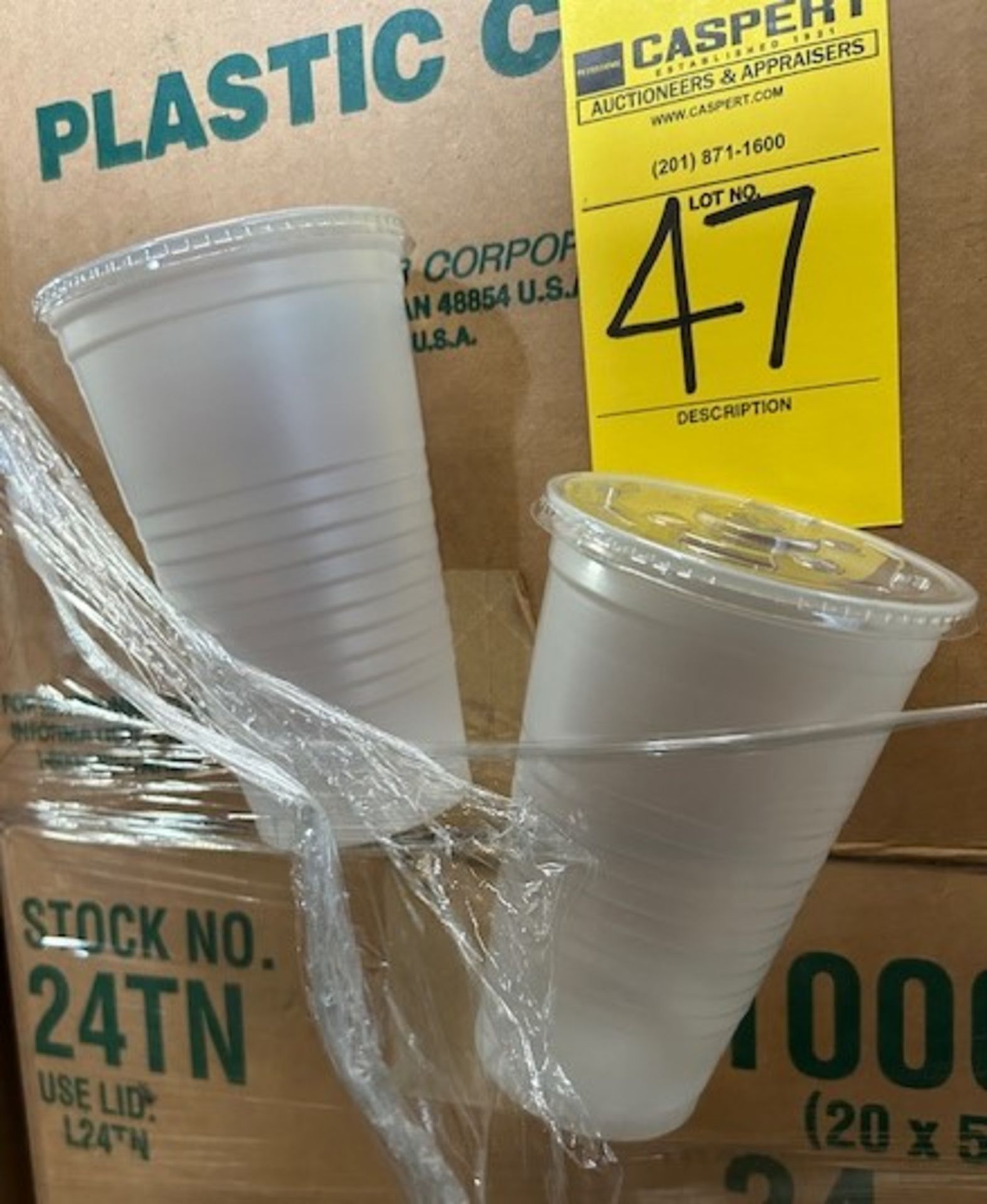 LOT - Dart 24TN 24 Oz. Plastic Cup with Lids (2000 Sets)