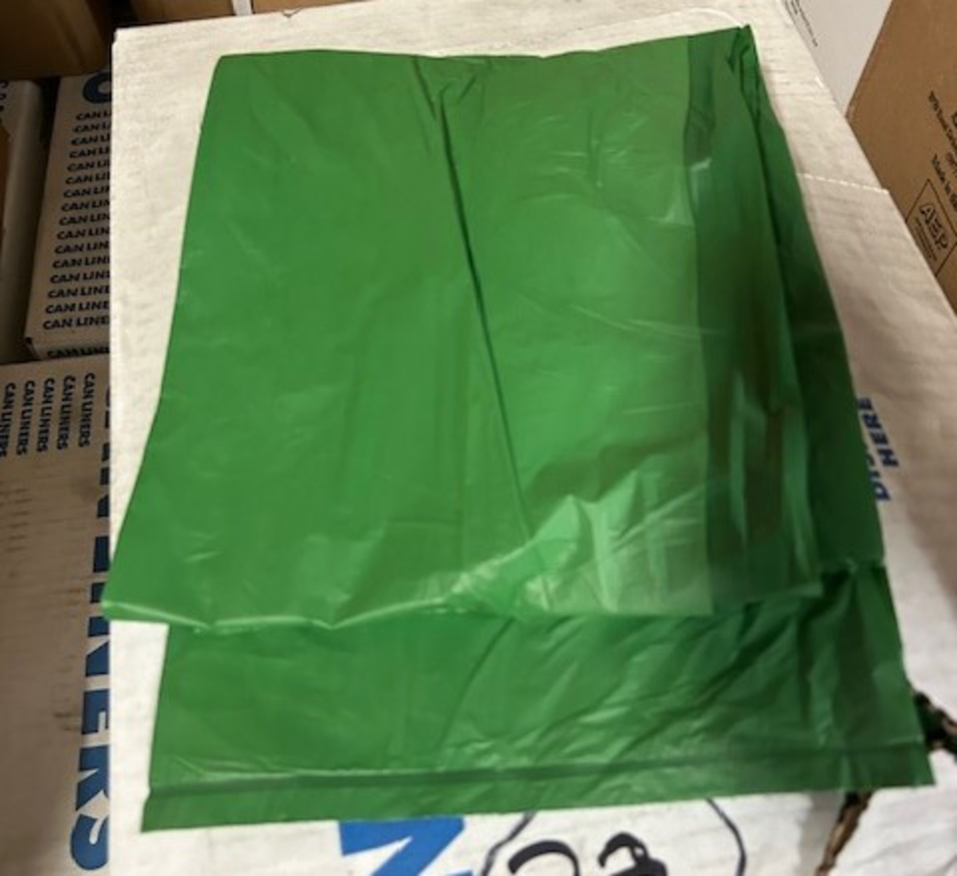 (23) Cases - Z6640ZE 33 x 40 28 Mic Green 33 Gallon Garbage Bag (Pack 200)