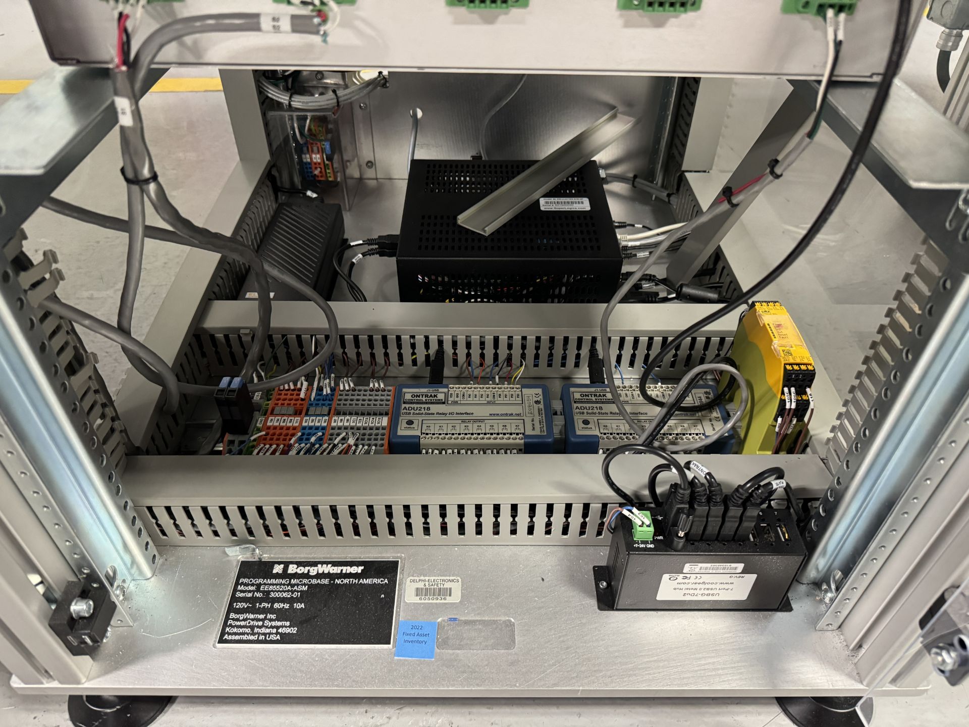 ASSEMBLY STATION INCLUDING: KEYSIGHT N6700C POWER SYSTEM; EATON 5P 1500 UPS; KEYENCE SR-710 CODE - Image 5 of 8