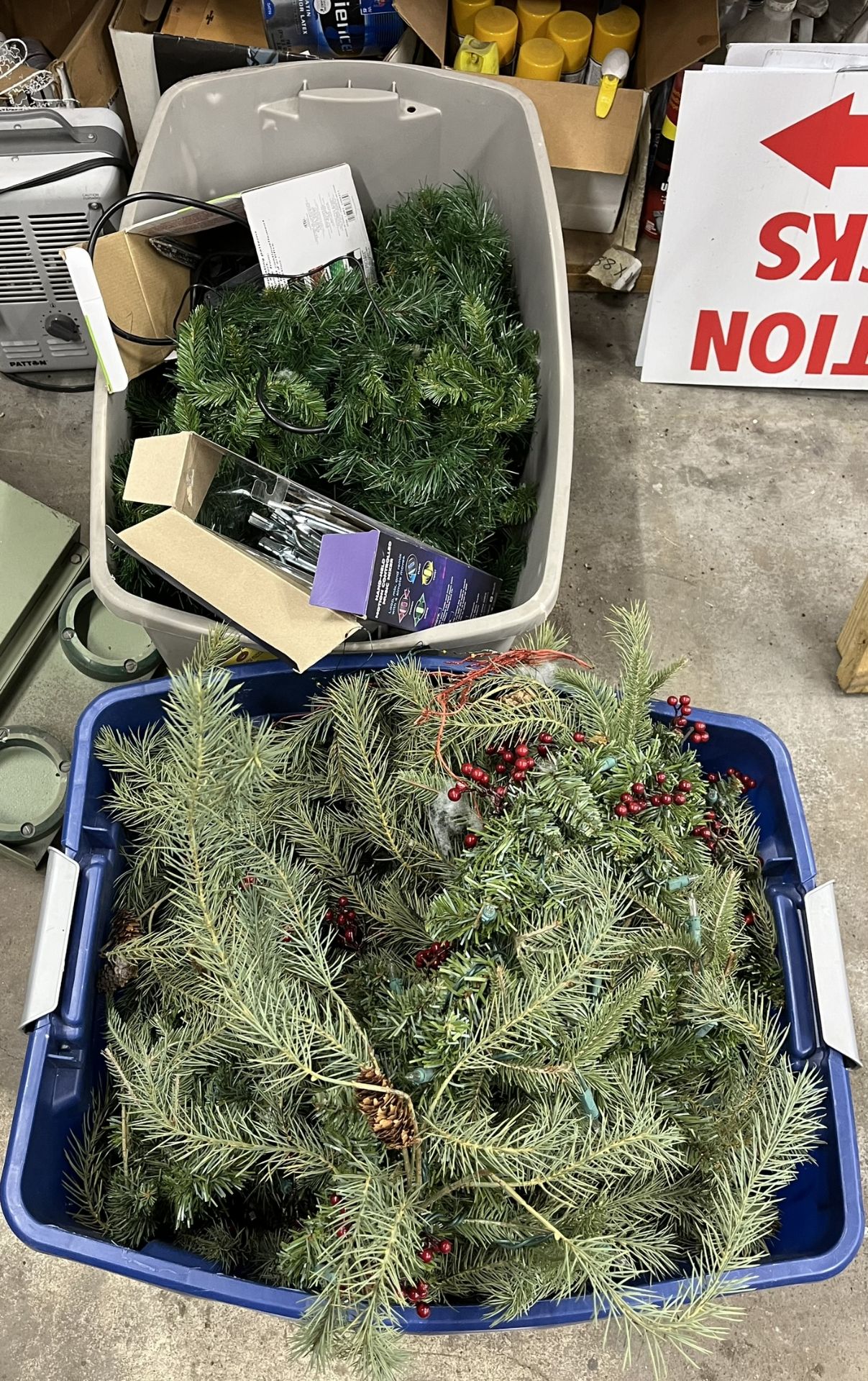 LOT OF CHRISTMAS DECORATIONS