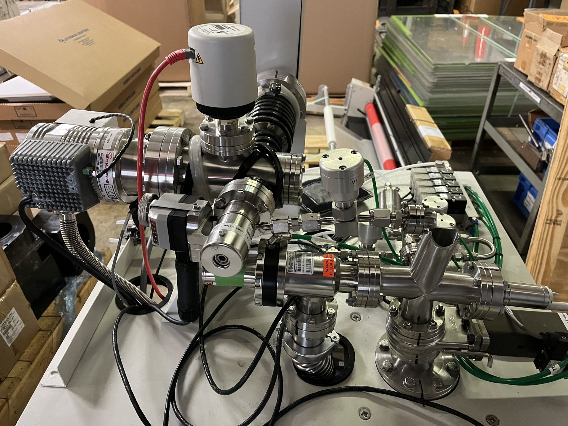 HIDEN MASS SPECTROMETER FOR RESIDUAL GAS ANALYSIS WITH MULTIPLE SIZED CHAMBERS INCLUDING COMPUTER - Image 5 of 27