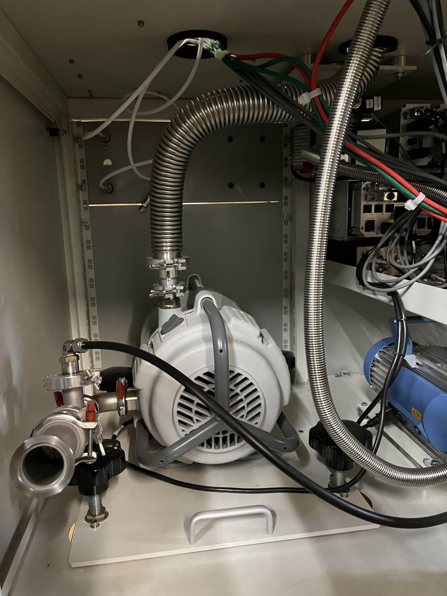 HIDEN MASS SPECTROMETER FOR RESIDUAL GAS ANALYSIS WITH MULTIPLE SIZED CHAMBERS INCLUDING COMPUTER - Image 12 of 27