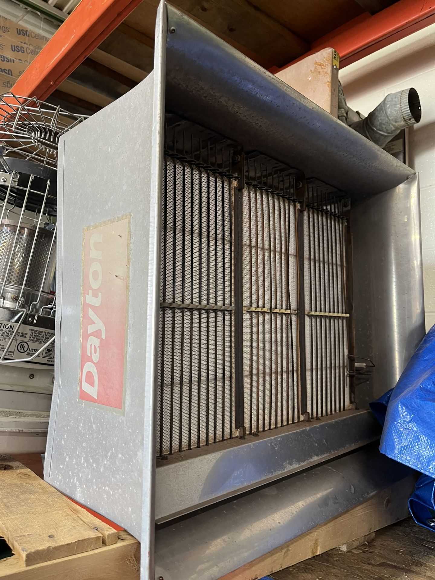 PALLET WITH COMMERCIAL HEATER; SENGOKU PORTABLE HEATER AND HOSE REEL - Image 4 of 4
