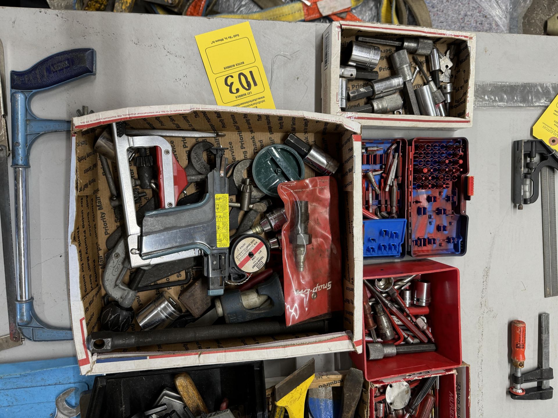 LOT OF VARIOUS TOOLING INCLUDING: PIPE WENCH; ALLEN WRENCHES; DRILL INSERTS - Image 3 of 3