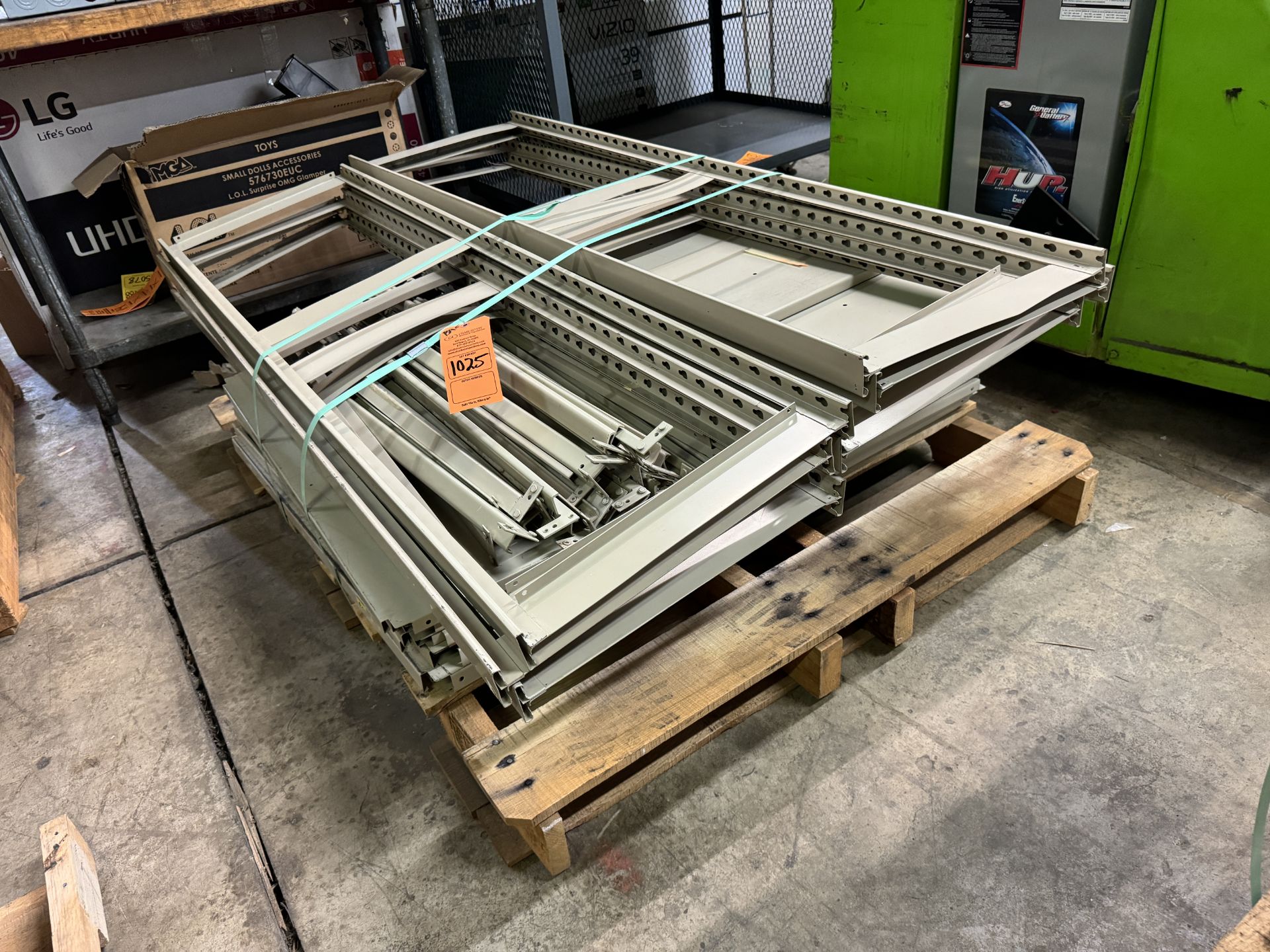 PALLET WITH STEEL RACKING
