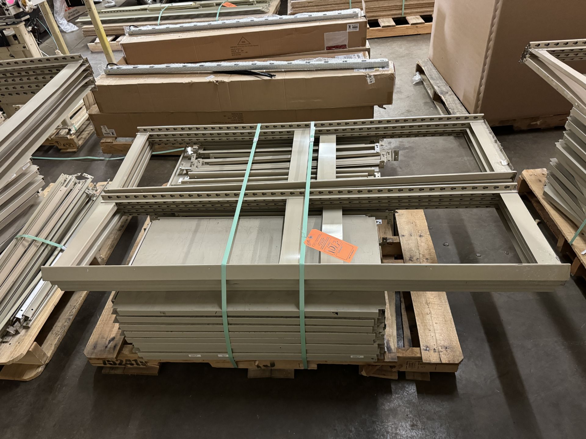 PALLET WITH STEEL RACKING