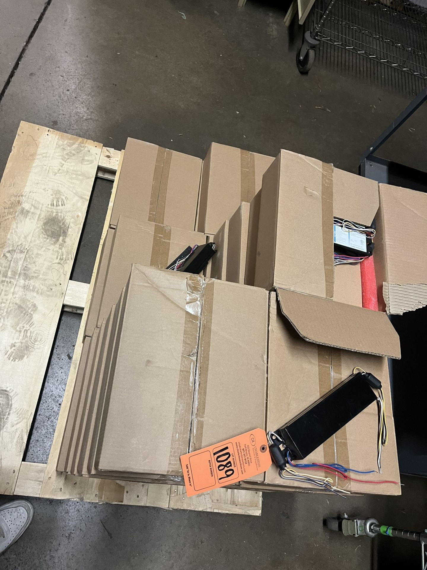PALLET WITH APPROX (250) GE ULTRAMAX CONNECTED LED DRIVERS