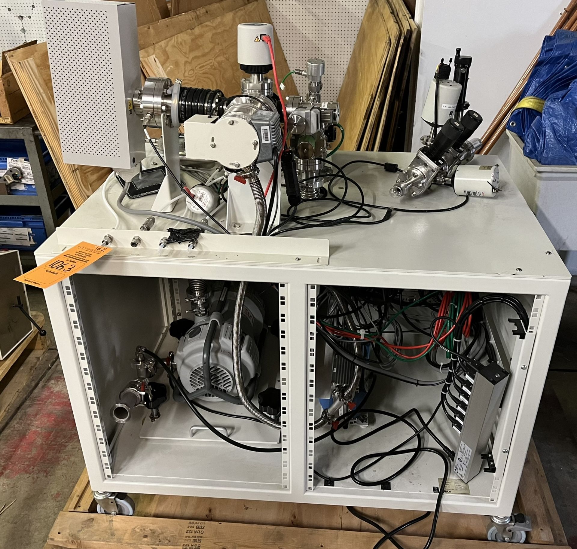 HIDEN MASS SPECTROMETER FOR RESIDUAL GAS ANALYSIS WITH MULTIPLE SIZED CHAMBERS INCLUDING COMPUTER