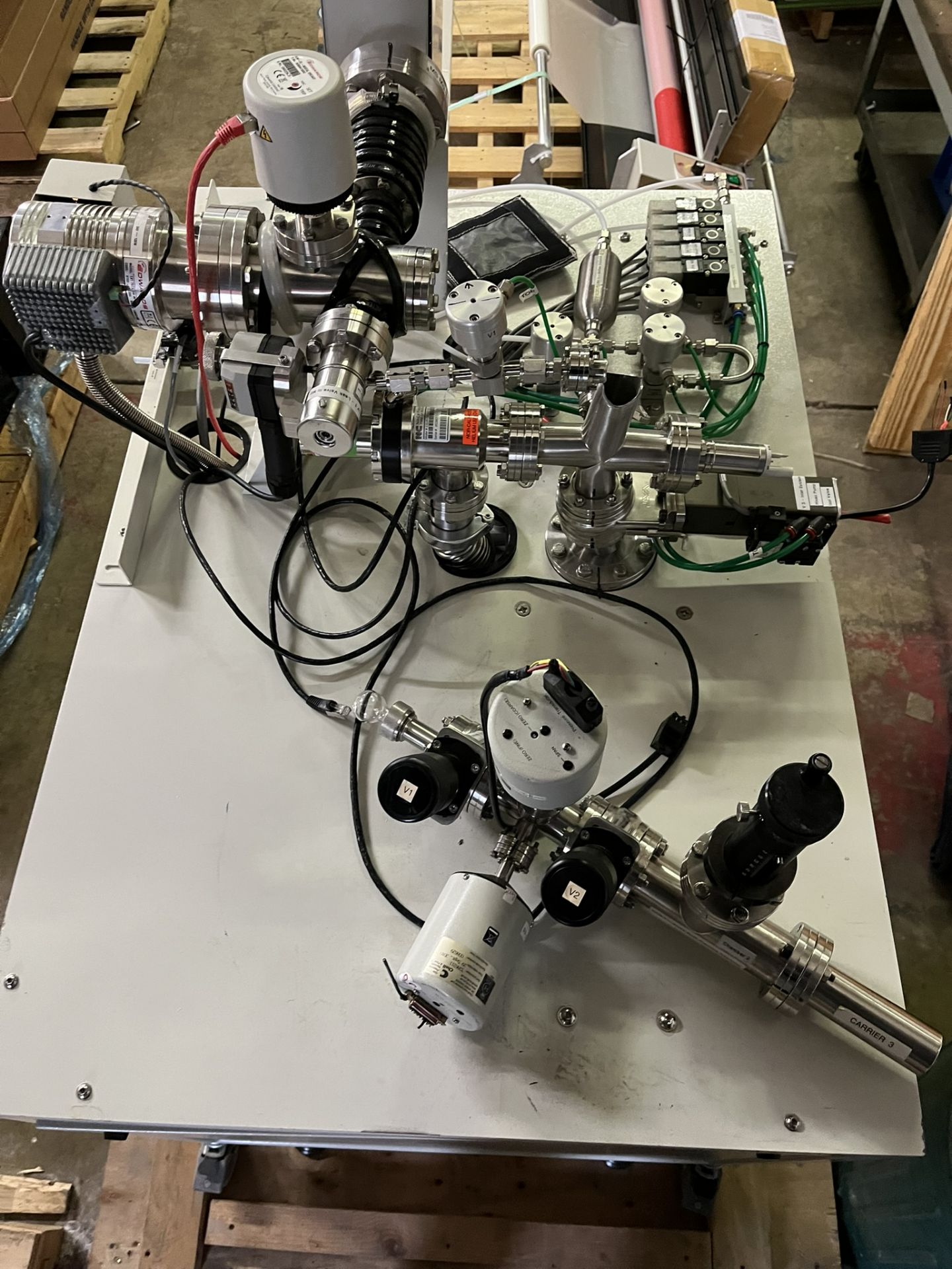 HIDEN MASS SPECTROMETER FOR RESIDUAL GAS ANALYSIS WITH MULTIPLE SIZED CHAMBERS INCLUDING COMPUTER - Image 2 of 27