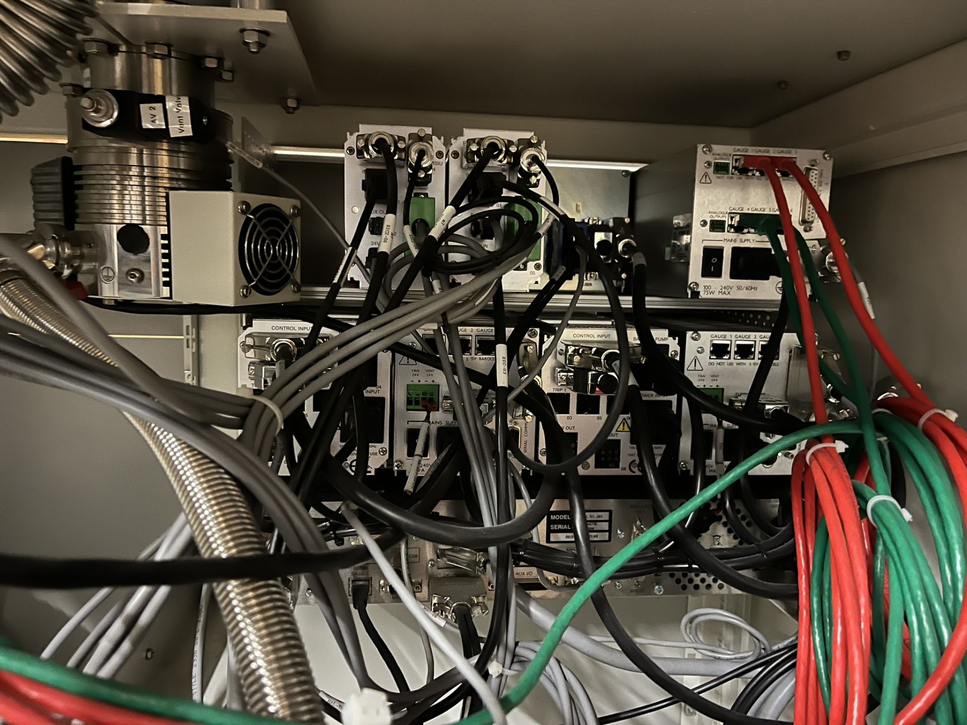 HIDEN MASS SPECTROMETER FOR RESIDUAL GAS ANALYSIS WITH MULTIPLE SIZED CHAMBERS INCLUDING COMPUTER - Image 17 of 27