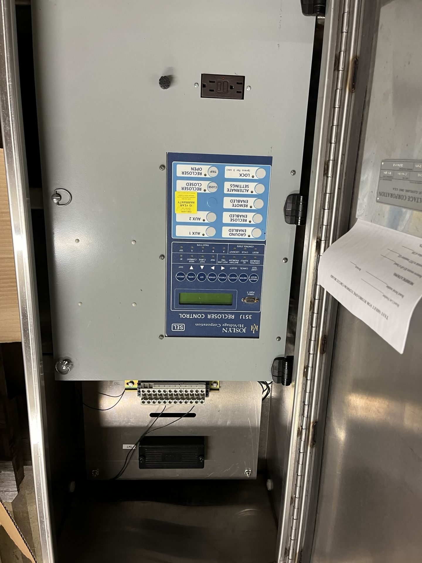 PALLET WITH JOSLYN SEL 351J HI-VOLTAGE RECLOSER CONTROL ENCLOSURE; ASSORTED SWITCHGEAR - Image 5 of 7