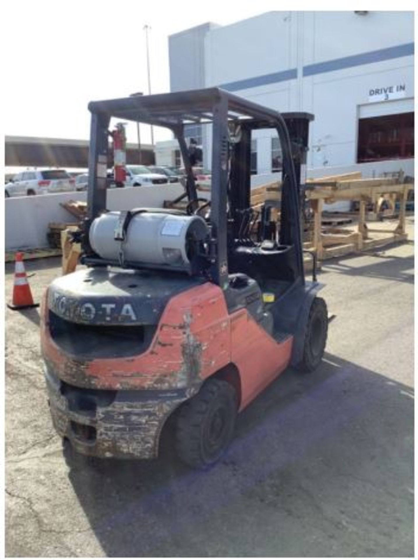 2012 TOYOTA FORK LIFT MODEL # 8FGU25 SERIAL # 43112; 4843 HOURS; 3 VALVE; 83/189 MAST; SIDE SHIFT; - Image 7 of 7