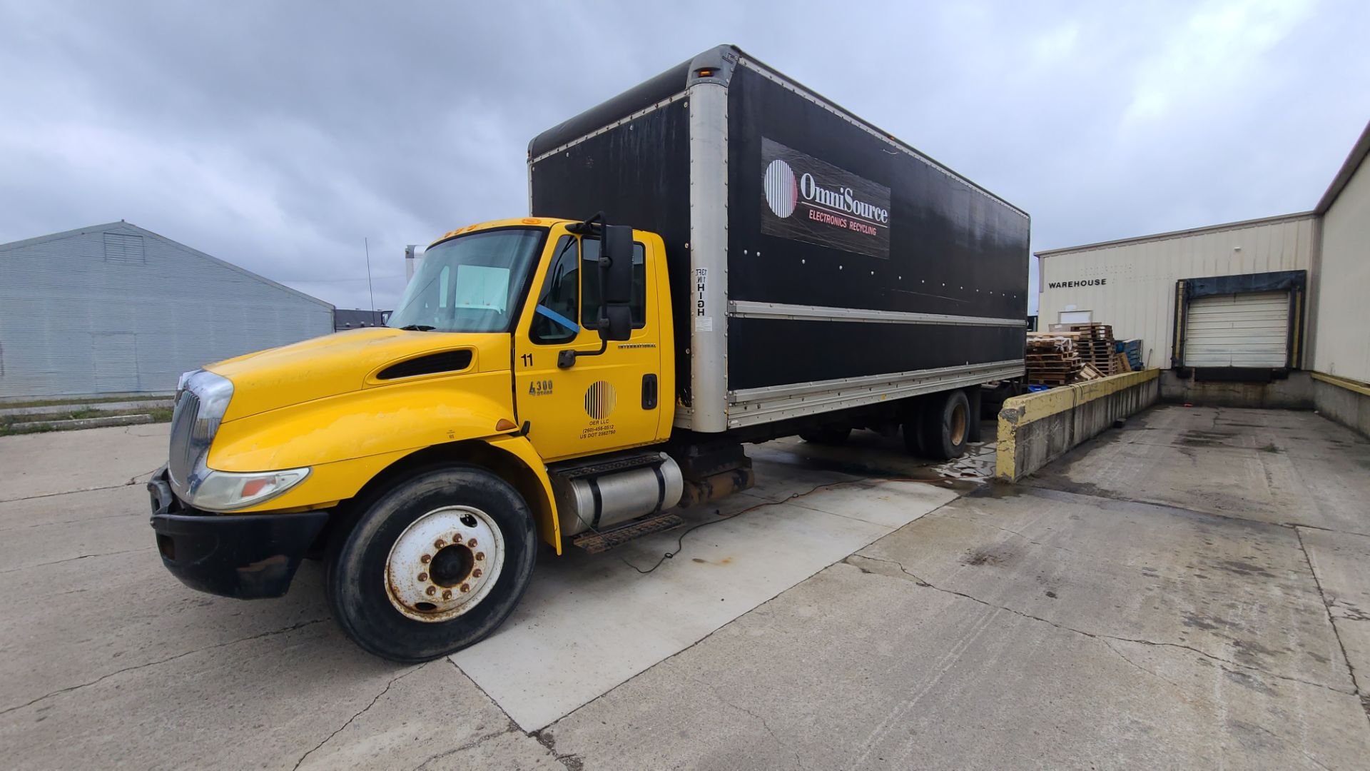 2005 INTERNATIONAL 4300 26' BOX TRUCK; VIN: 1HTMMAAL86H175243; HAS BATTERY/ALTERNATOR ISSUES. STARTS