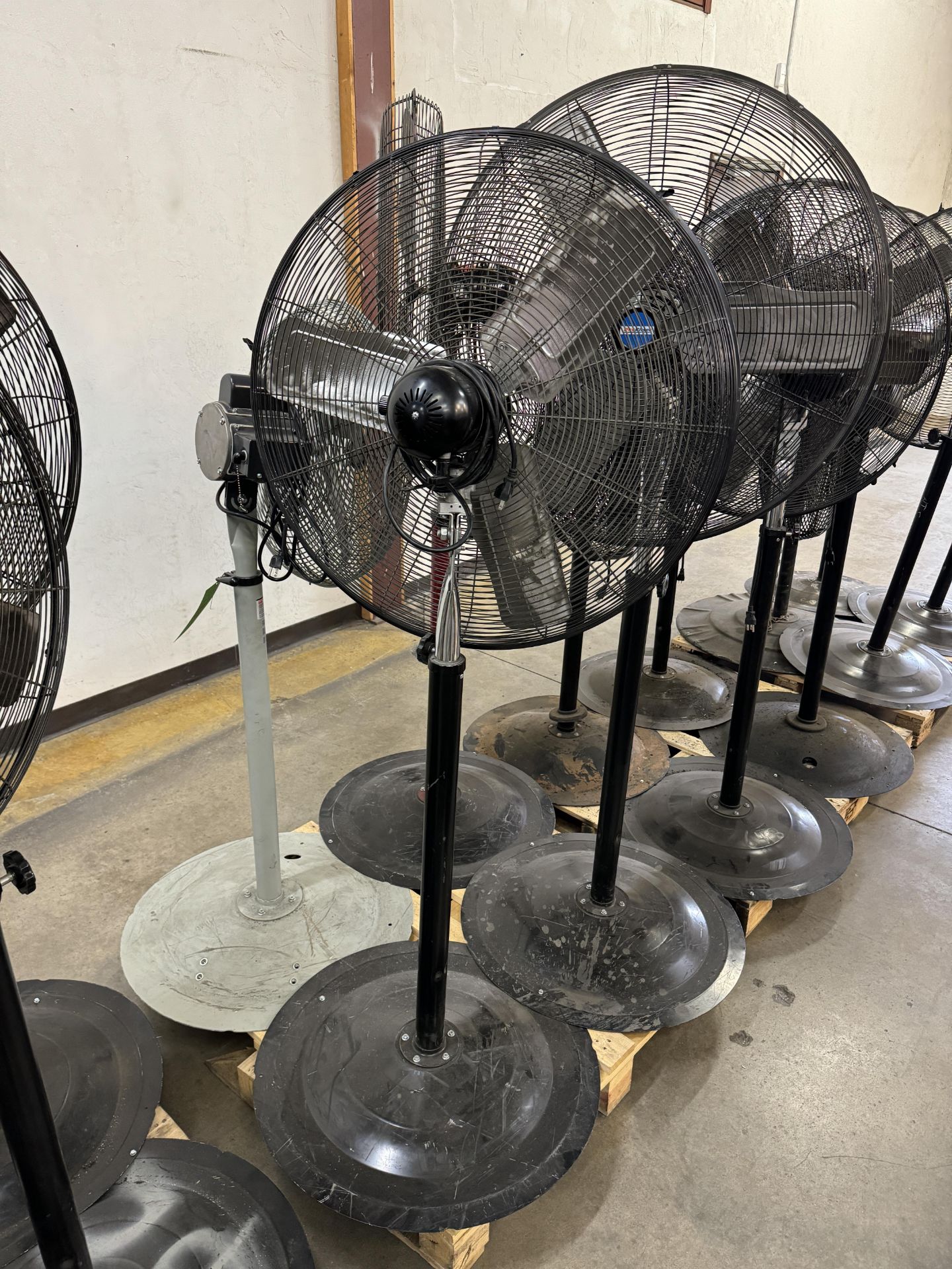 (3) PROFITTER PEDESTAL FANS; (1) DAYTON PEDESTAL FAN - Bild 2 aus 3