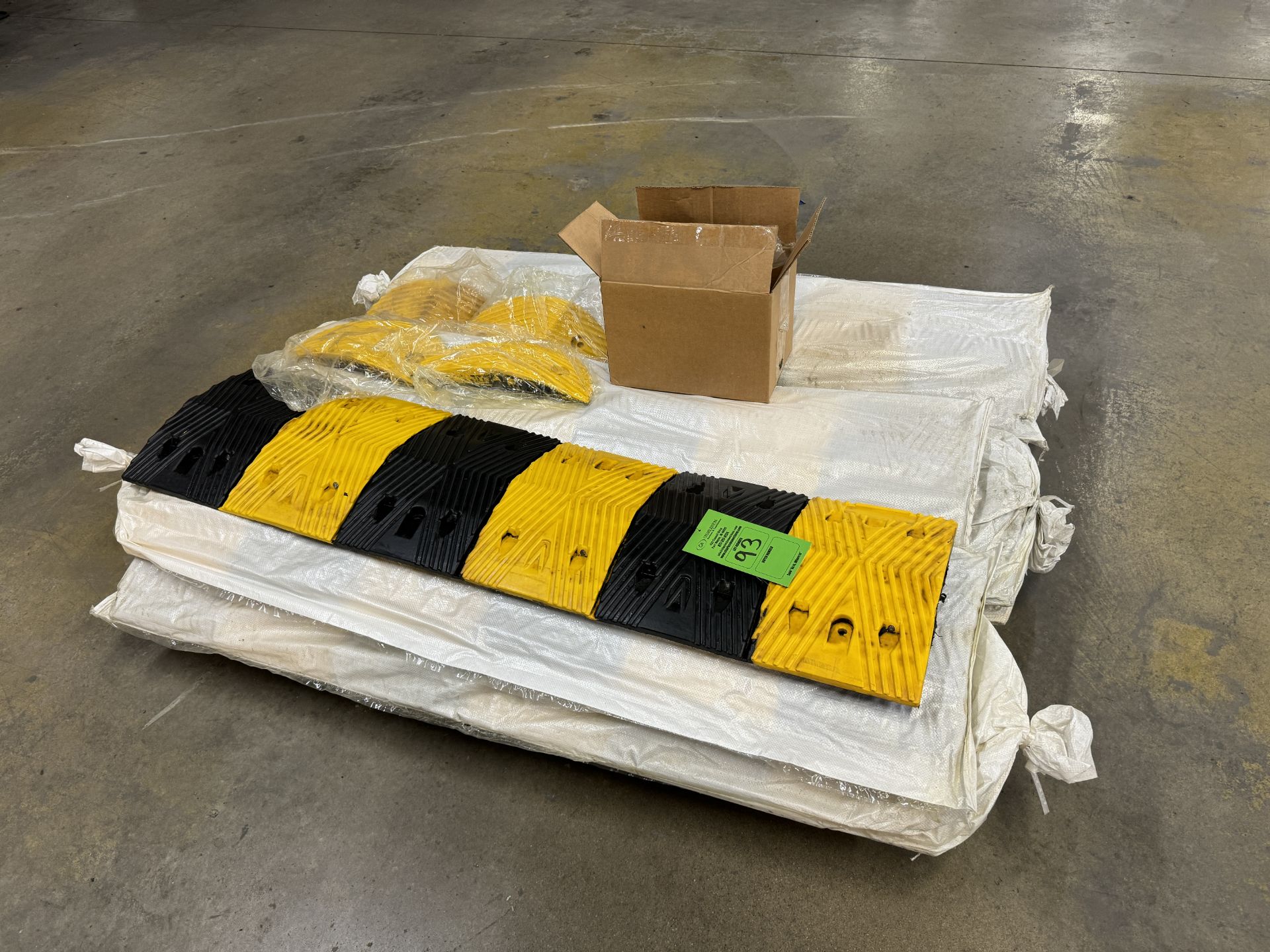 PALLET WITH (10) 4.5' RUBBER SPEED BUMPS