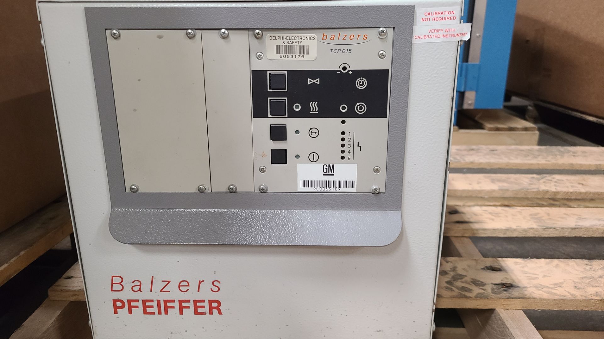 BALZERS PFEIFFER TCP015 TURBO MOLECULAR PUMP CONTROLLER MODEL # TSH064D SERIAL # 12303823 - Image 2 of 5