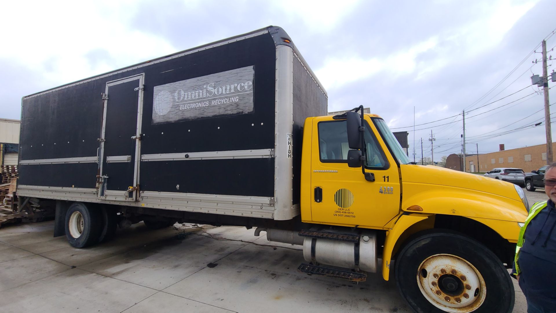 2005 INTERNATIONAL 4300 26' BOX TRUCK; VIN: 1HTMMAAL86H175243; HAS BATTERY/ALTERNATOR ISSUES. STARTS - Image 4 of 9