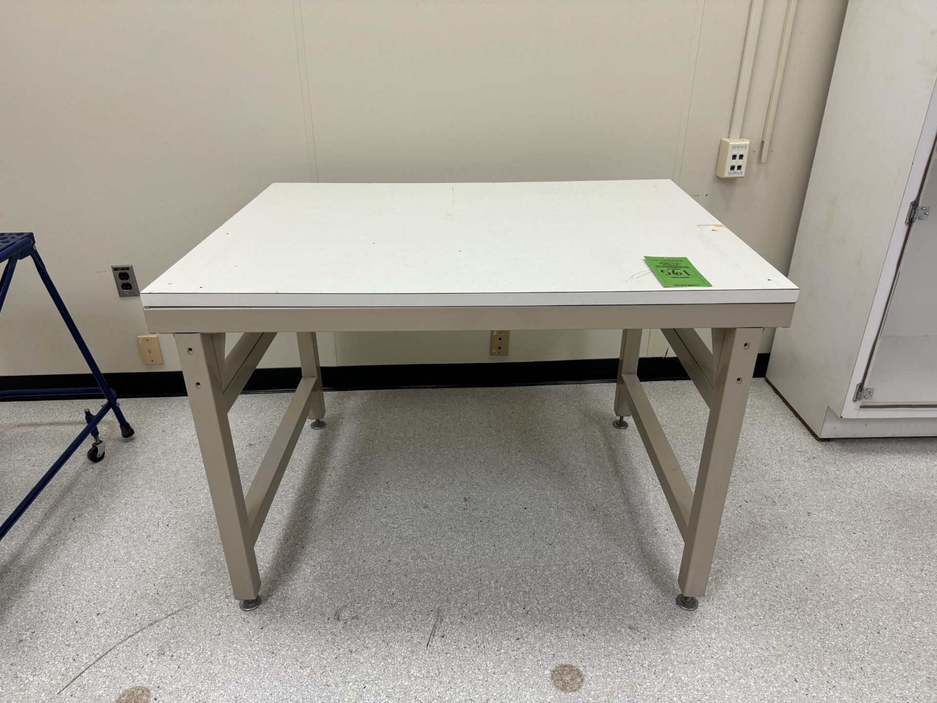 WOOD TOP WORK TABLE (ZONE A)