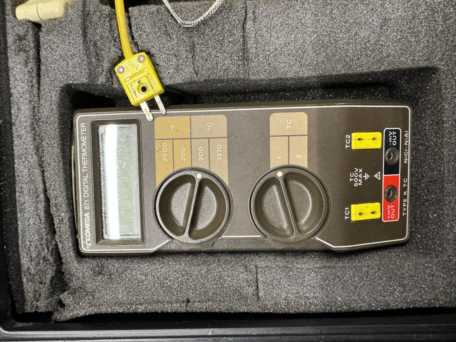 OMEGA 871 DIGITAL THERMOMETER WITH THERMOCOUPLES; PROBES; AND SENSORS (ZONE 5) - Image 2 of 4