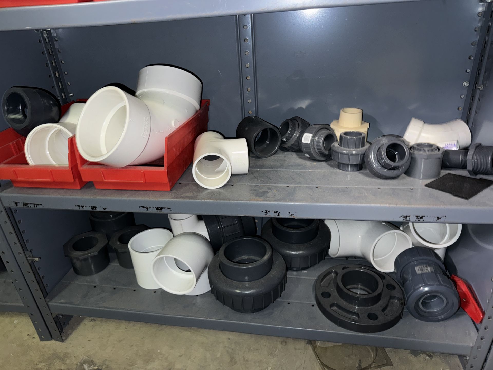 CONTENTS OF ROW: ASSORTED PVC FITTINGS AND VALVES (ZONE 5) - Image 8 of 11
