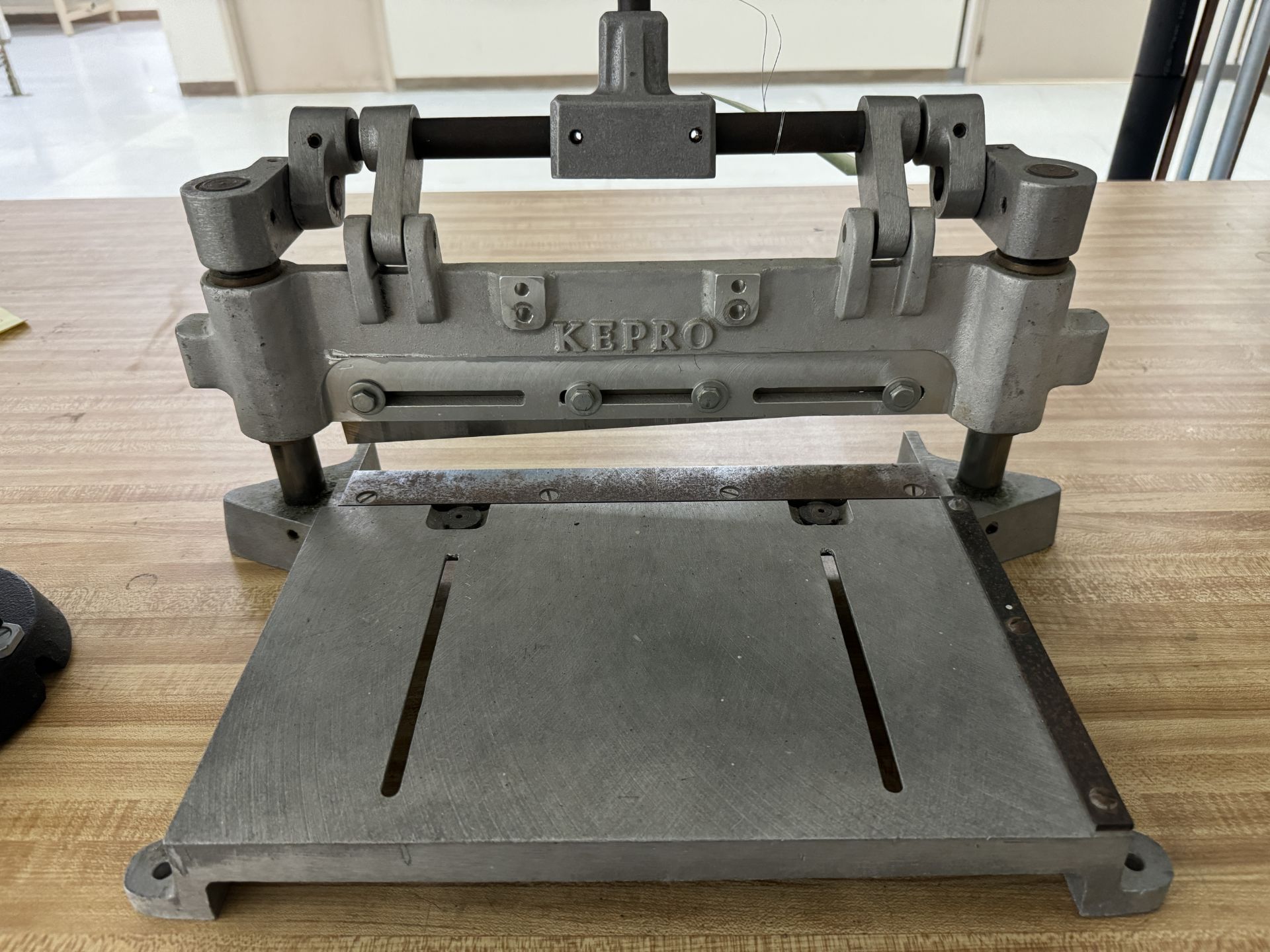 KEPRO METAL CUTTING SHEER AND PANUVISE MULTI RANGE VISE (ZONE 3) - Image 2 of 3