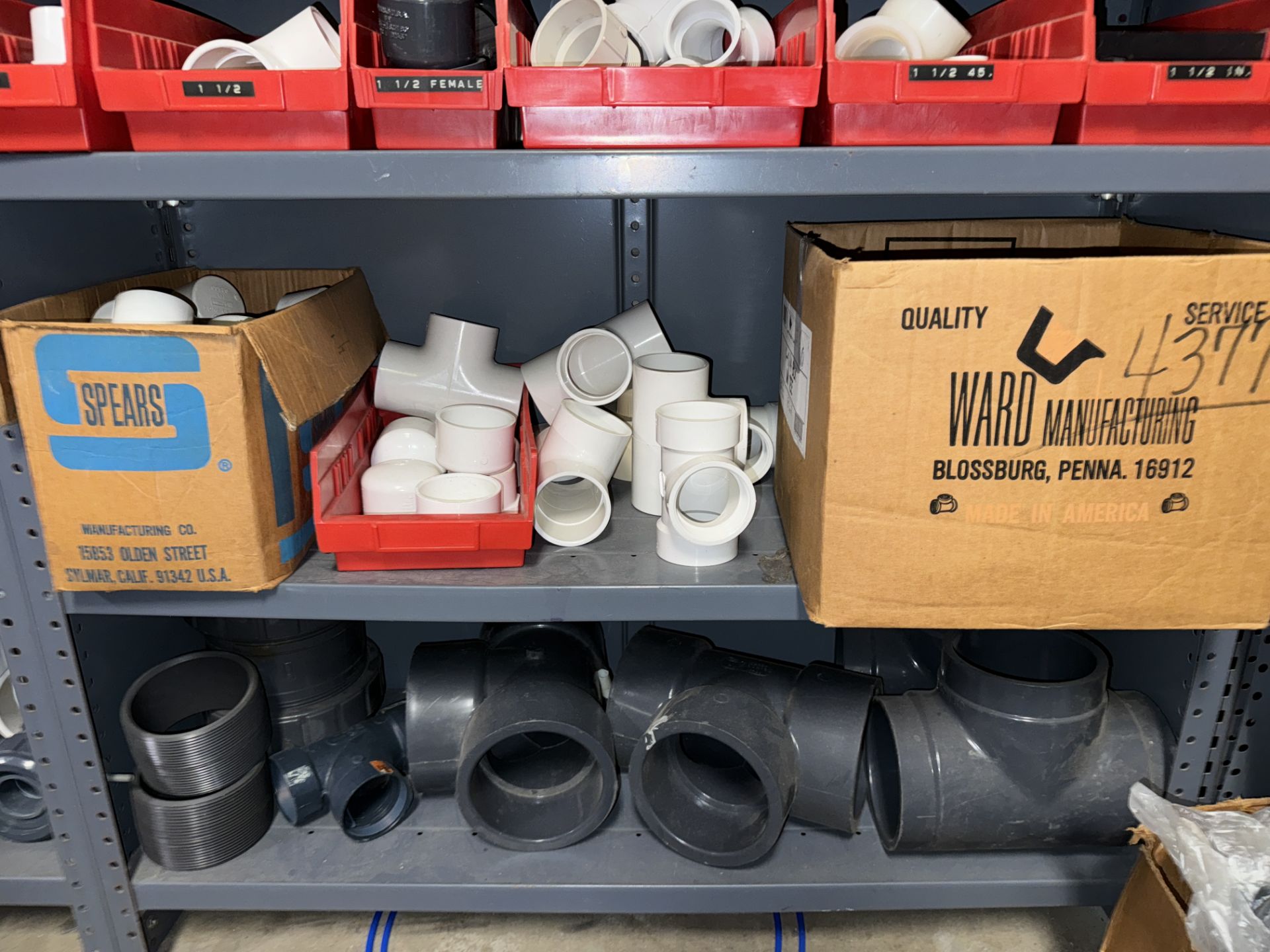 CONTENTS OF ROW: ASSORTED PVC FITTINGS AND VALVES (ZONE 5) - Image 11 of 11