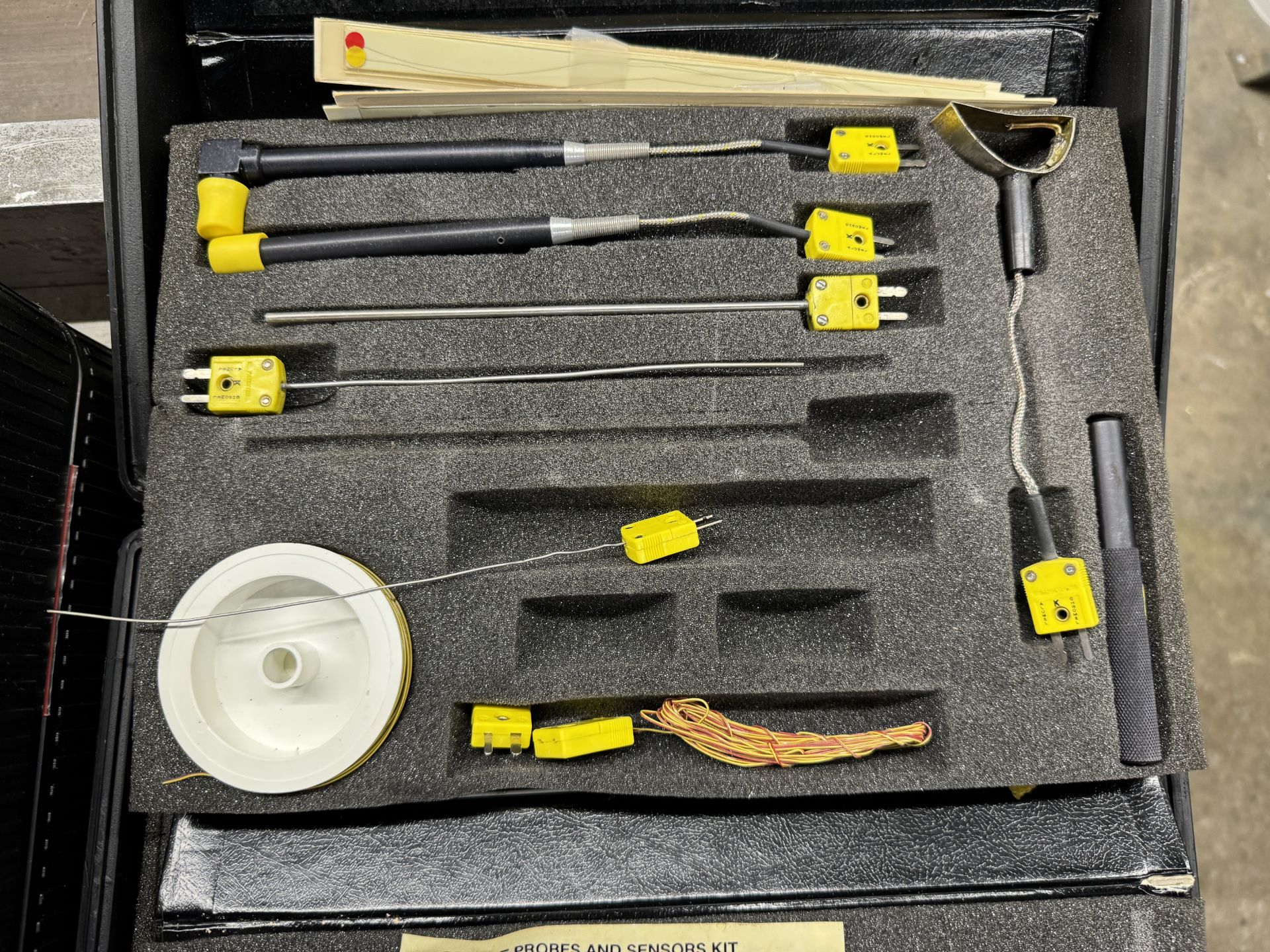 OMEGA 871 DIGITAL THERMOMETER WITH THERMOCOUPLES; PROBES; AND SENSORS (ZONE 5) - Image 3 of 4