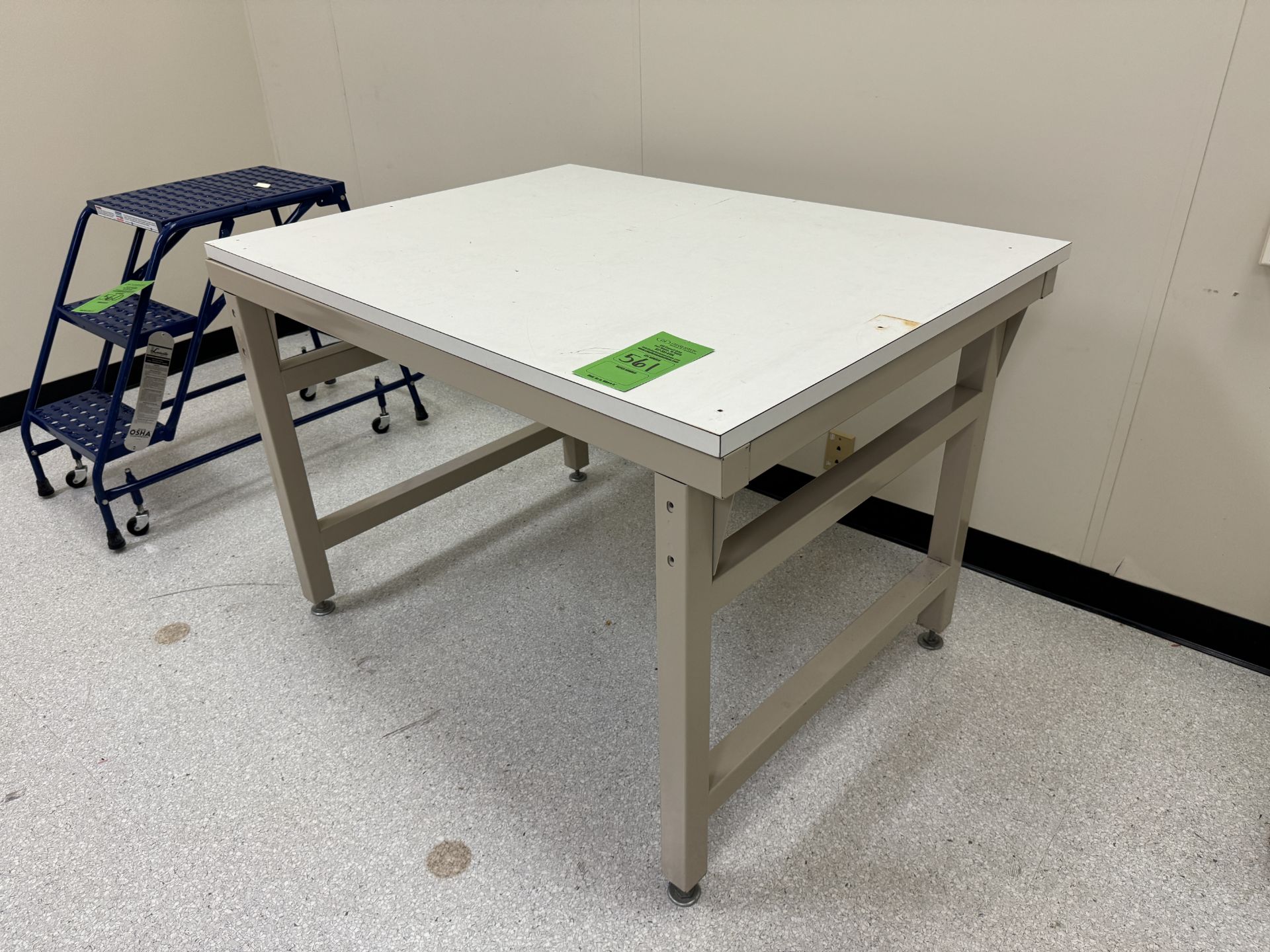 WOOD TOP WORK TABLE (ZONE A) - Image 2 of 2