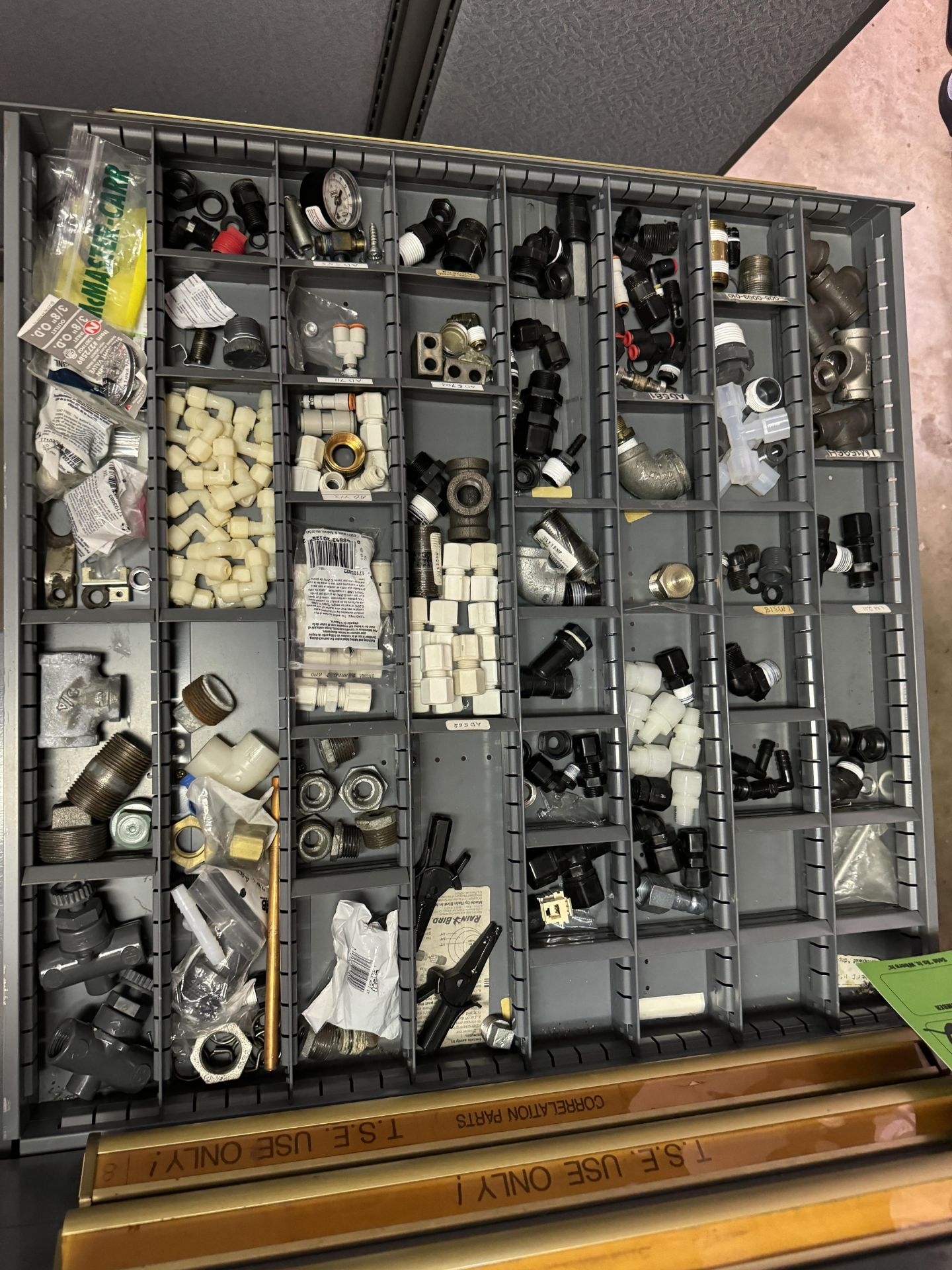 CONTENTS OF CABINET: PNEUMATIC FITTINGS; RESISTORS; MISC (ZONE 5) - Image 4 of 10